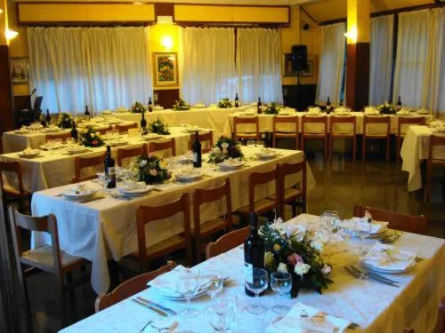 Restaurant/places to eat in Hotel Paradiso