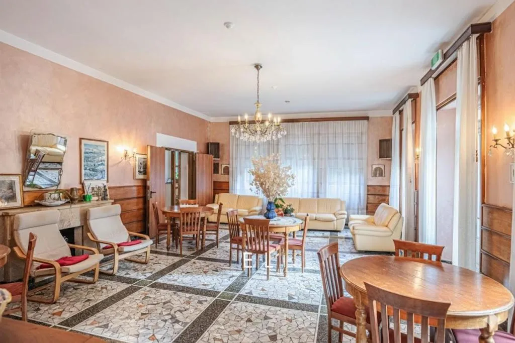 Seating area in Hotel Paradiso