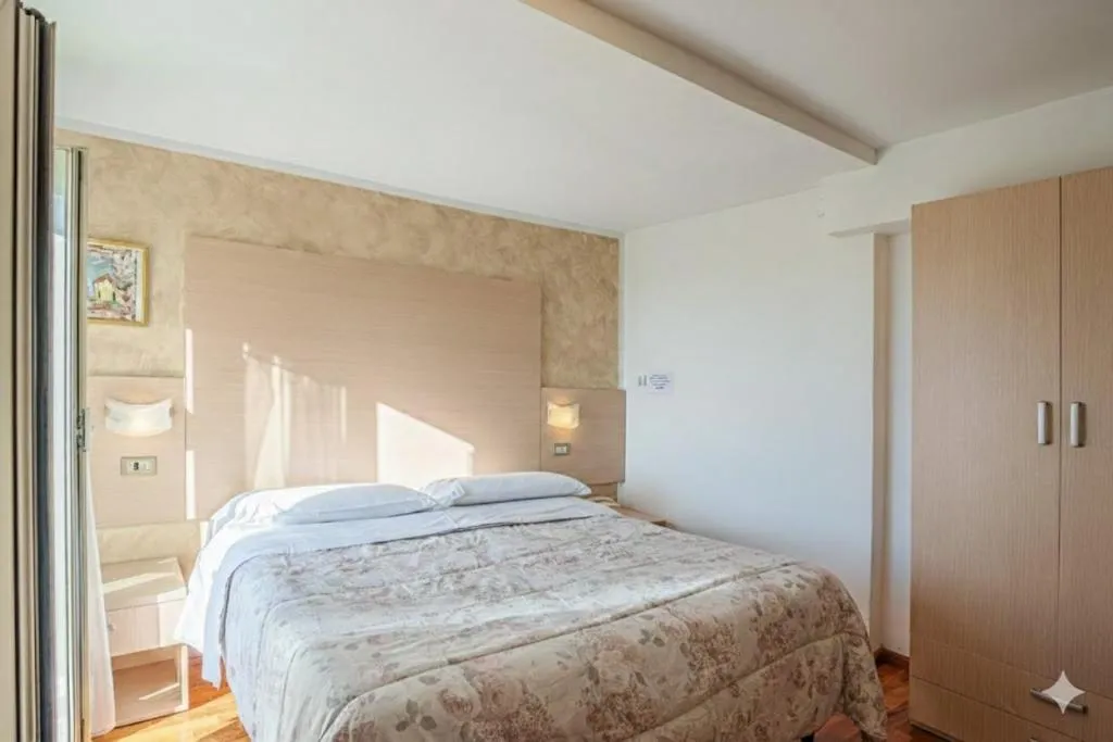 Bedroom, Bed in Hotel Paradiso