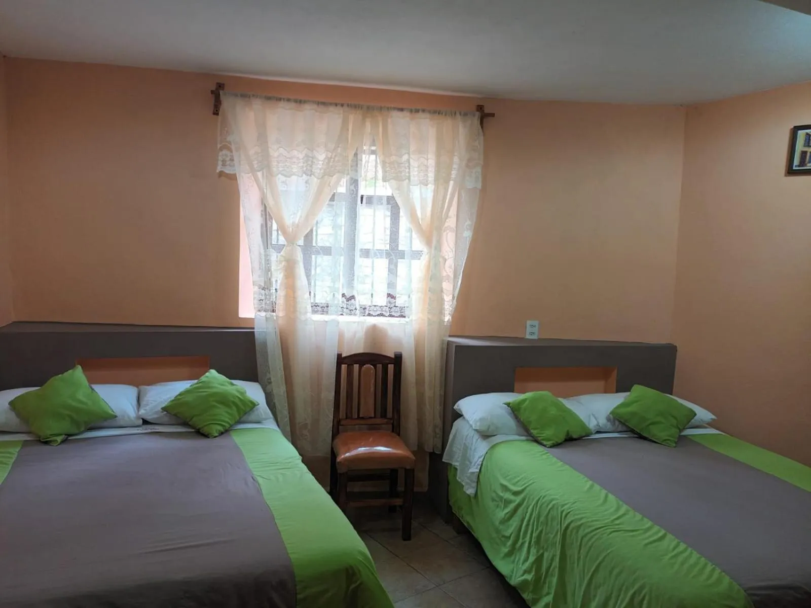 Photo of the whole room, Bed in Hotel California