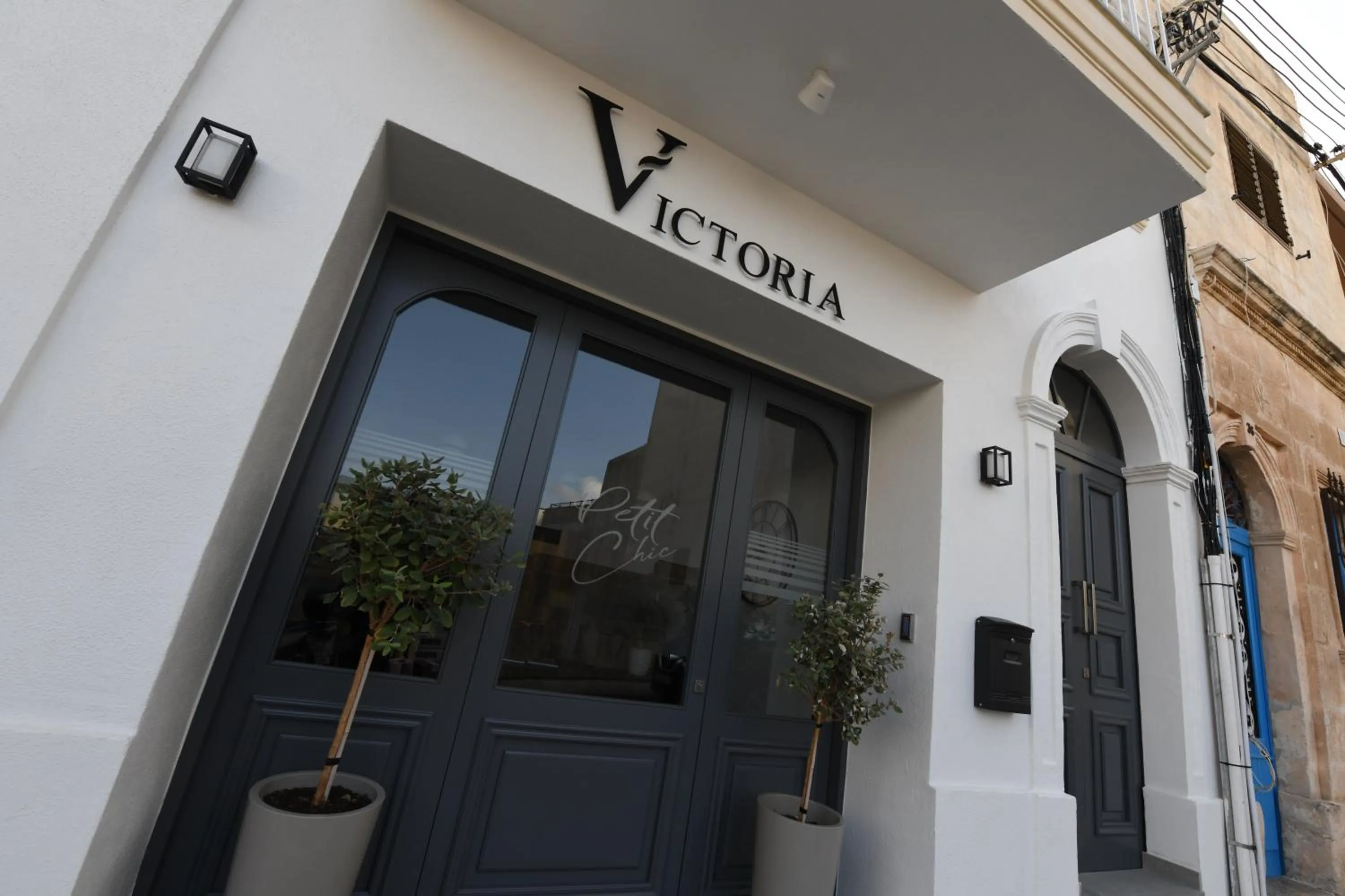 Victoria by Petit Chic