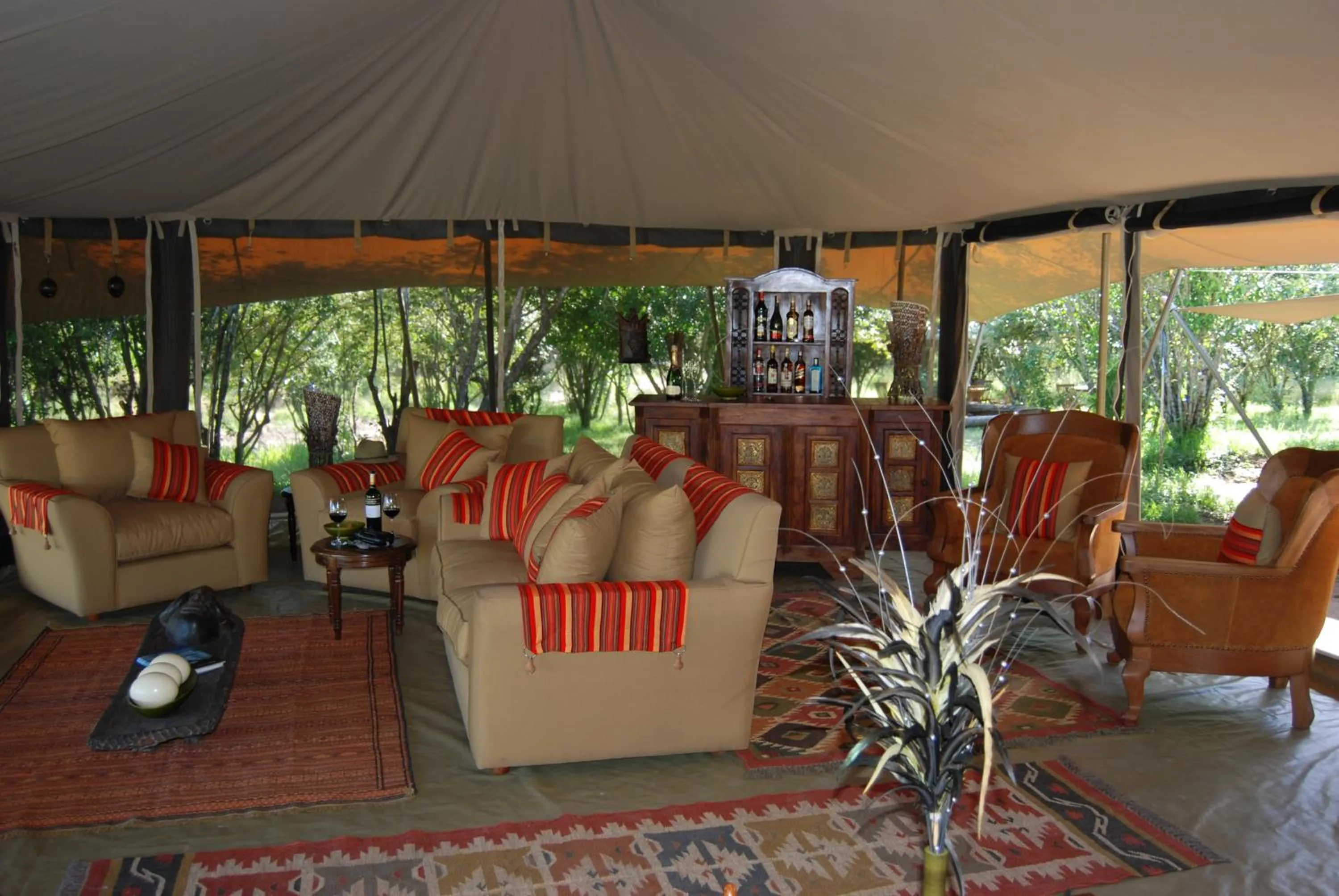 Lounge or bar in Mara Ngenche Safari Camp - Maasai Mara National Reserve