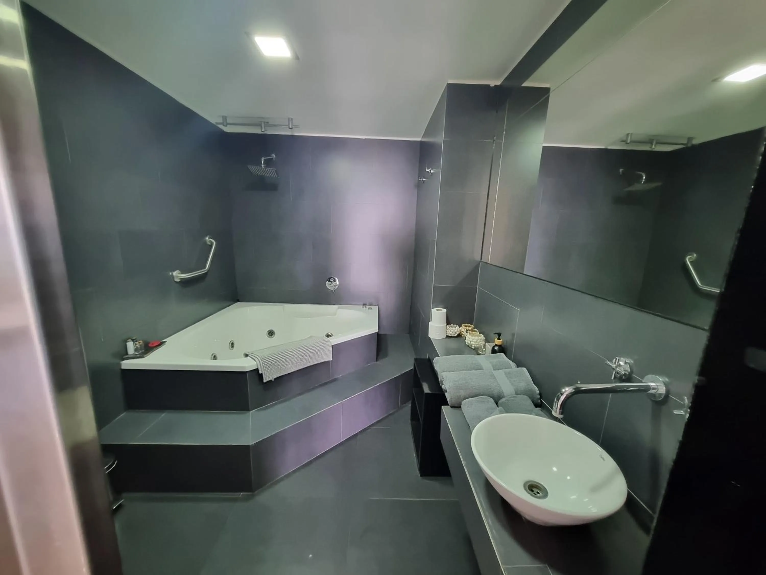 Hot Tub in Winery Hotel Boutique