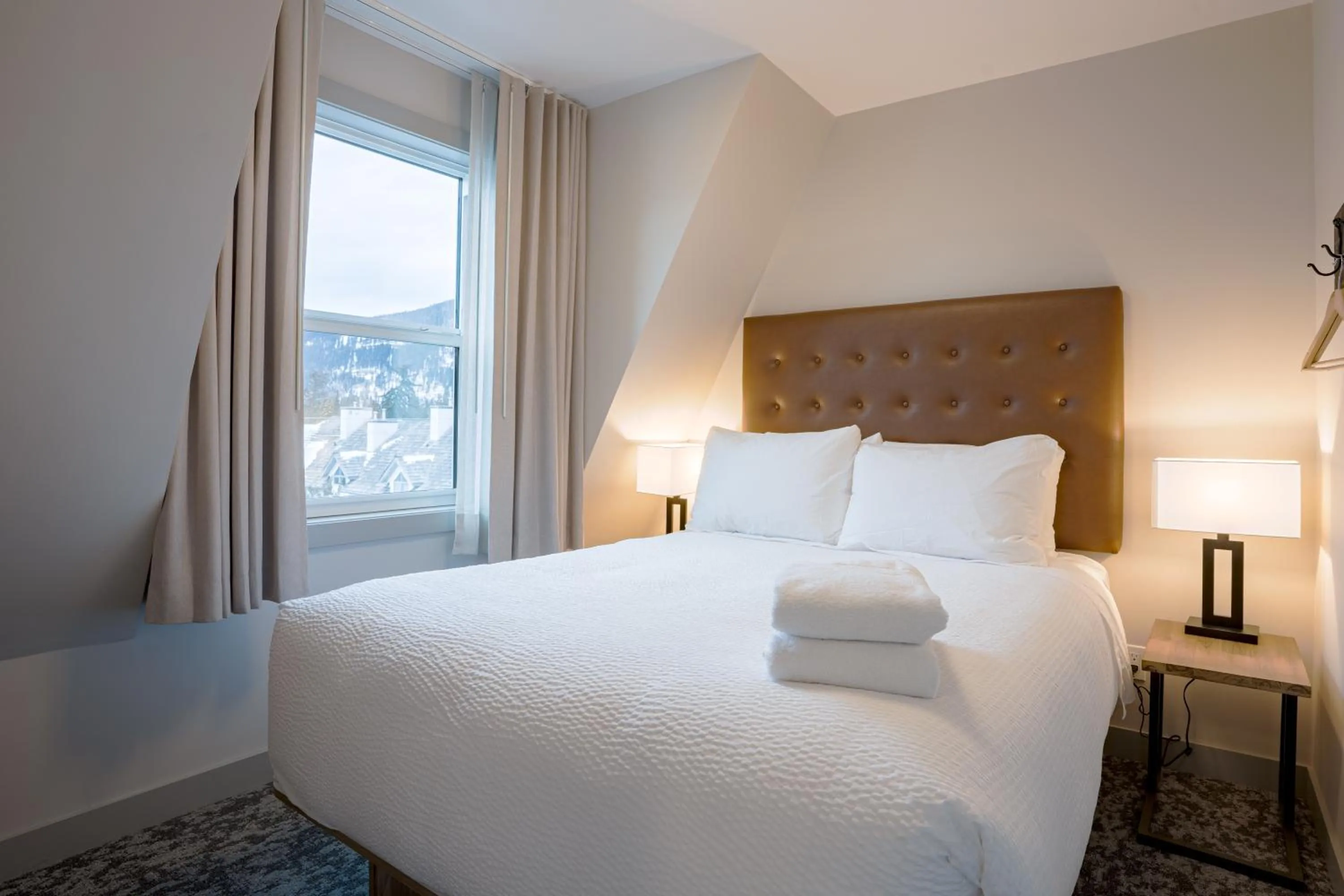 Photo of the whole room, Bed in Basecamp Suites Banff