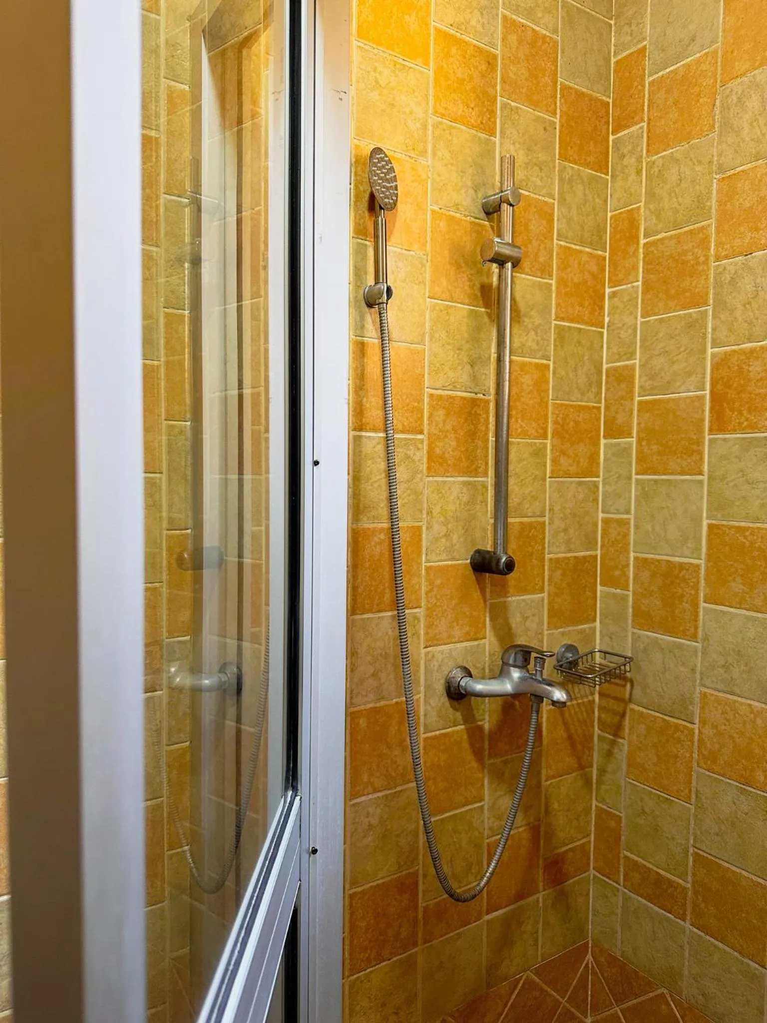 Shower in The Amariah Hotel & Apartments Mikocheni