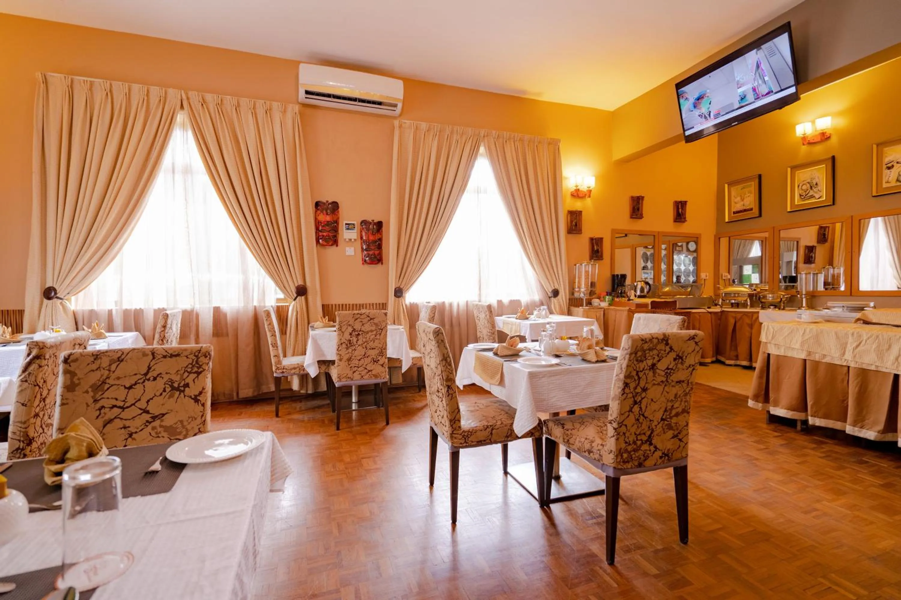 Restaurant/places to eat in The Amariah Hotel & Apartments Mikocheni