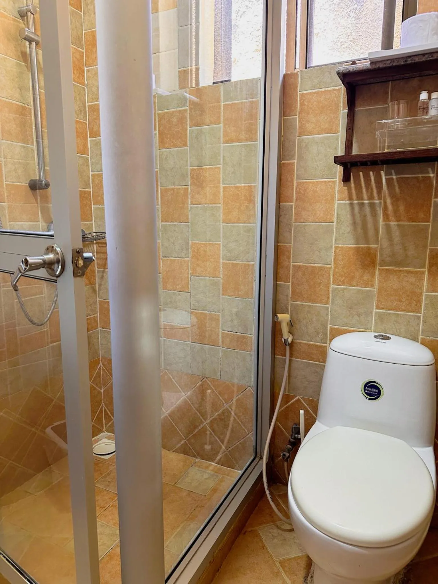 Shower in The Amariah Hotel & Apartments Mikocheni
