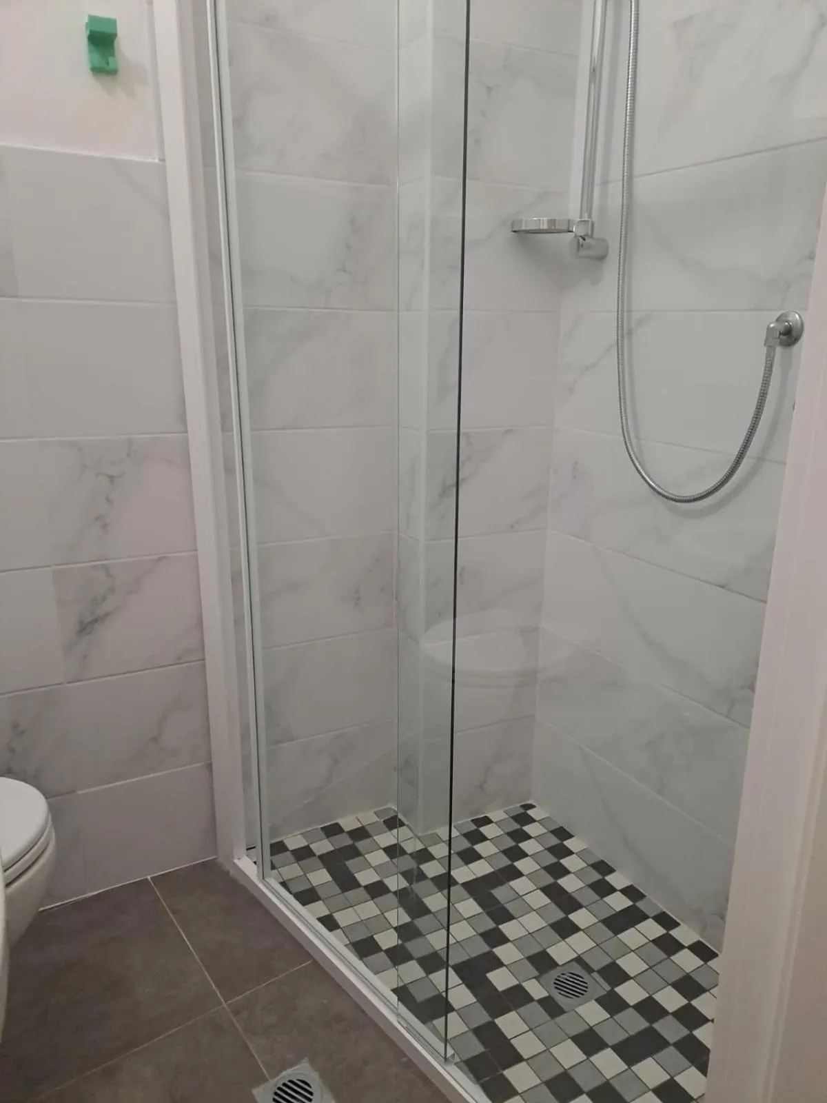 Shower in Hotel Imperiale