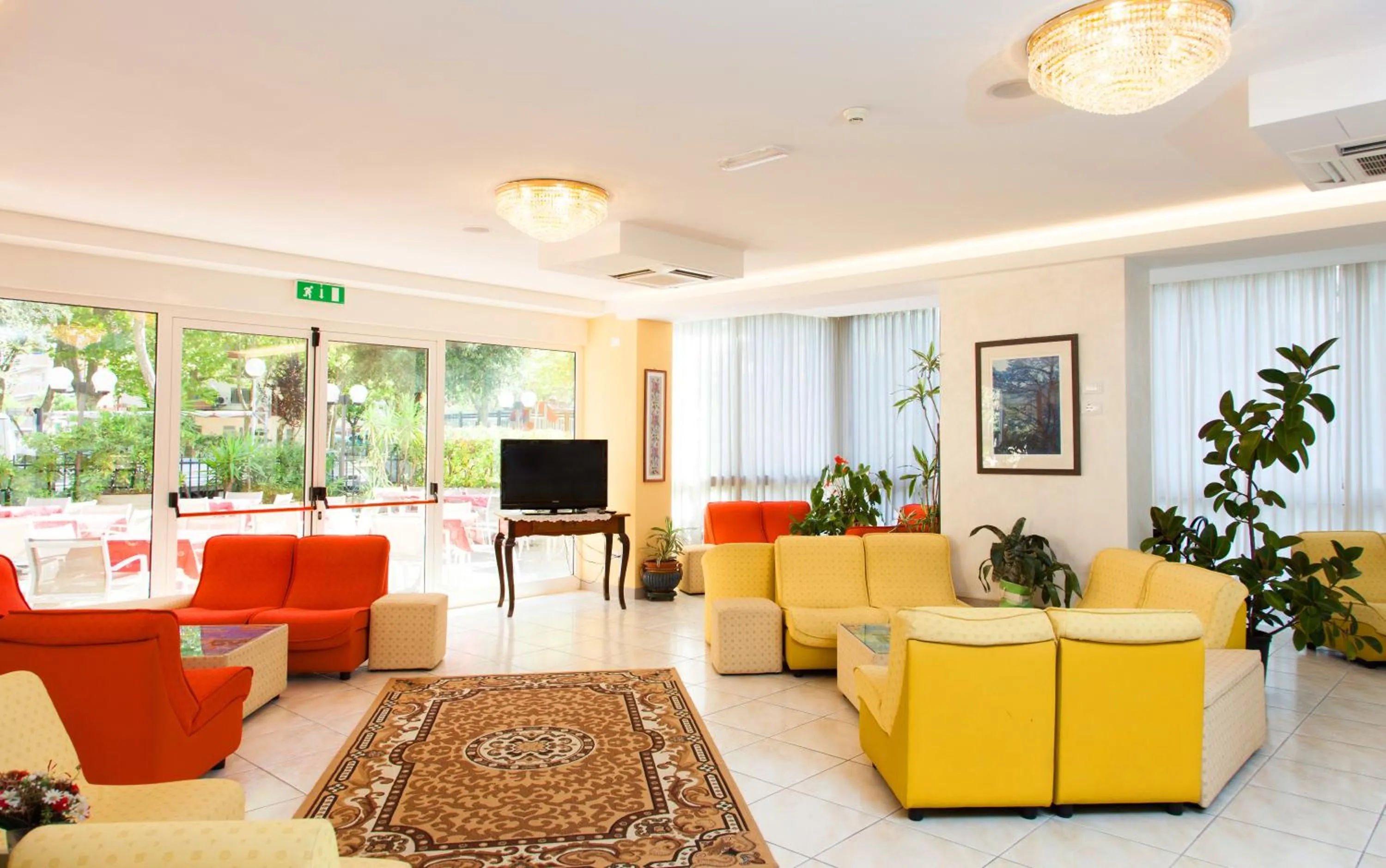 Communal lounge/ TV room in Hotel Imperiale