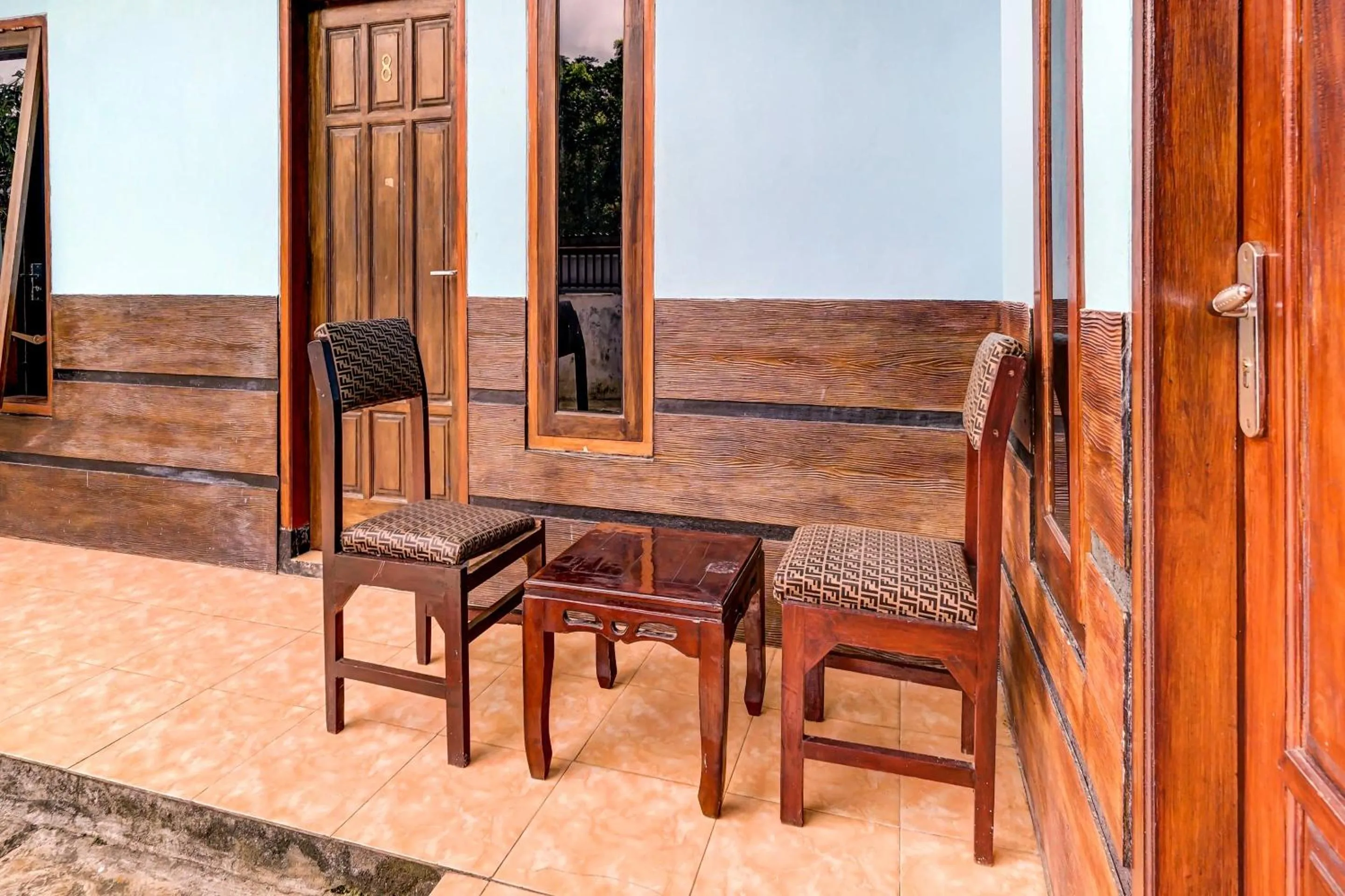 Lobby or reception in OYO Life 90879 Ara Predator Funpark