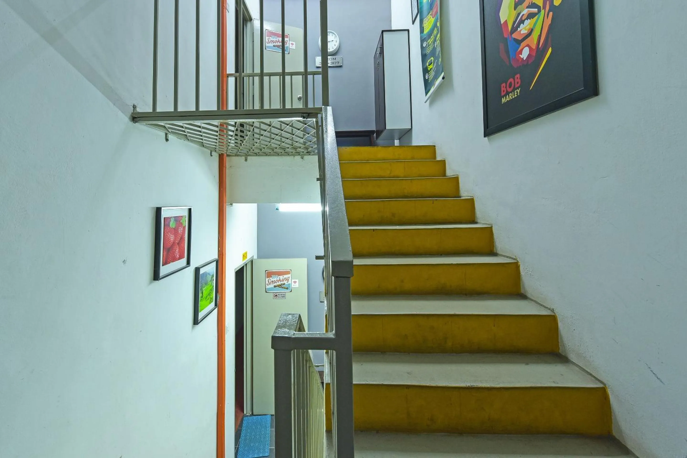 Lobby or reception in Hotel O Bed Station Guest House Dormitory