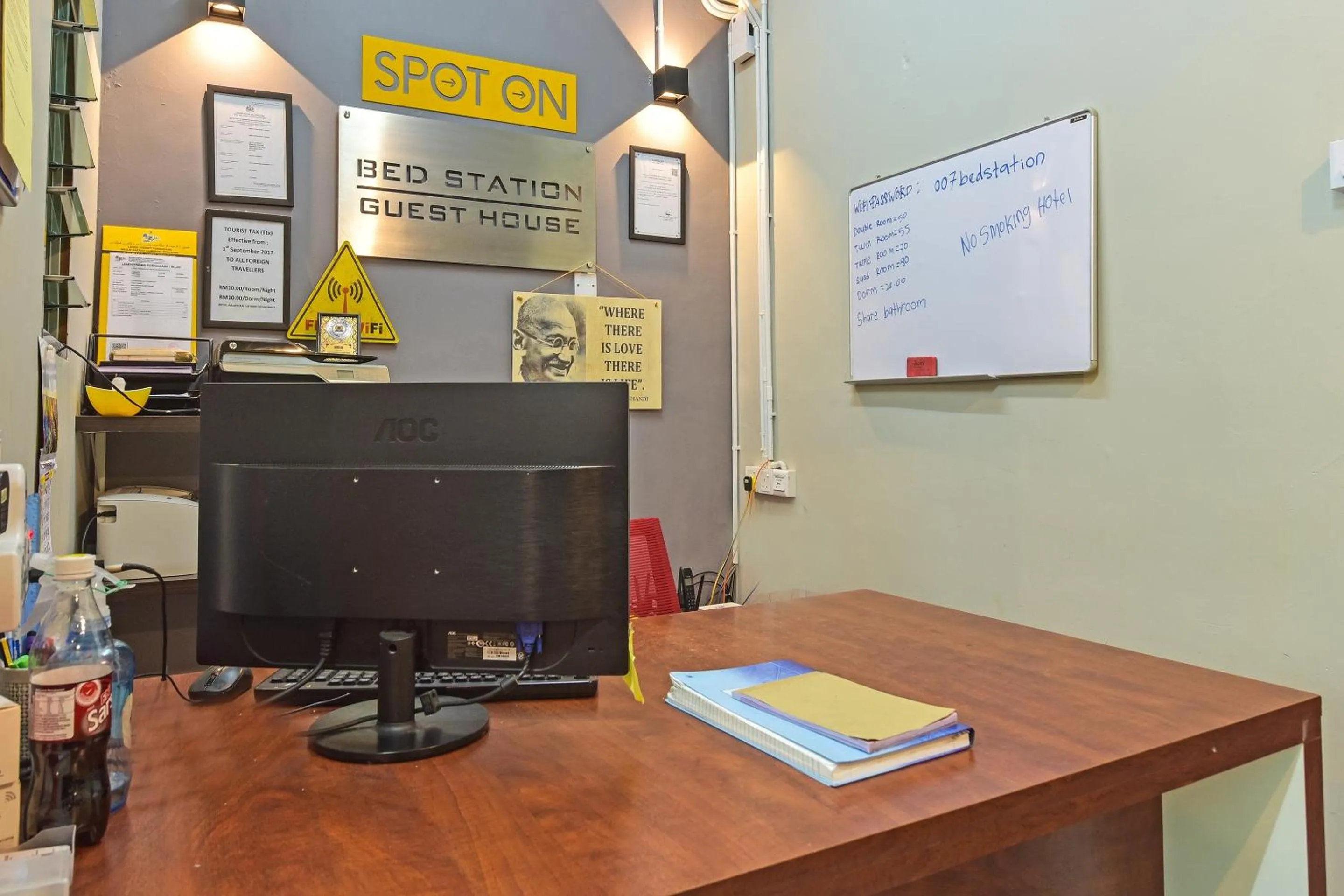 Lobby or reception in Hotel O Bed Station Guest House Dormitory