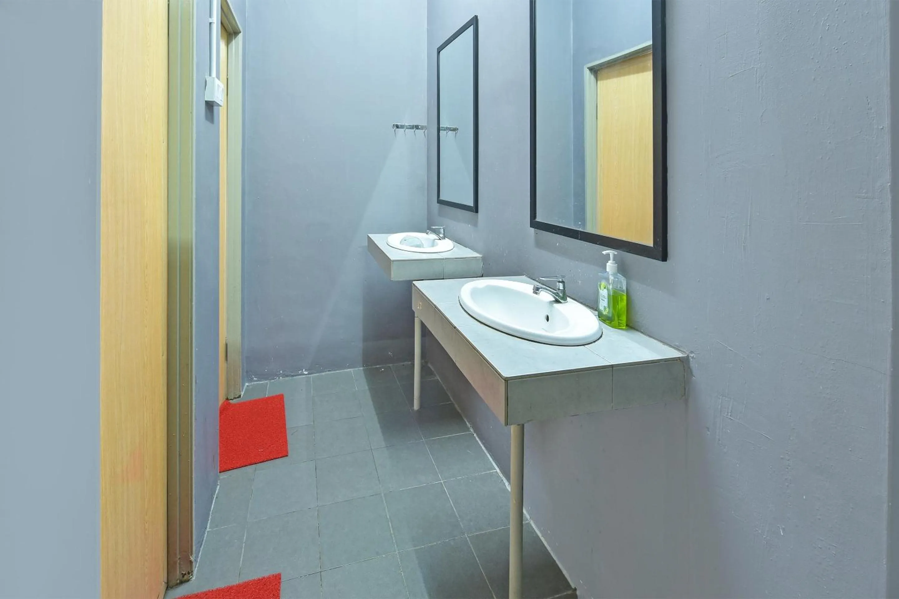 Lobby or reception in Hotel O Bed Station Guest House Dormitory