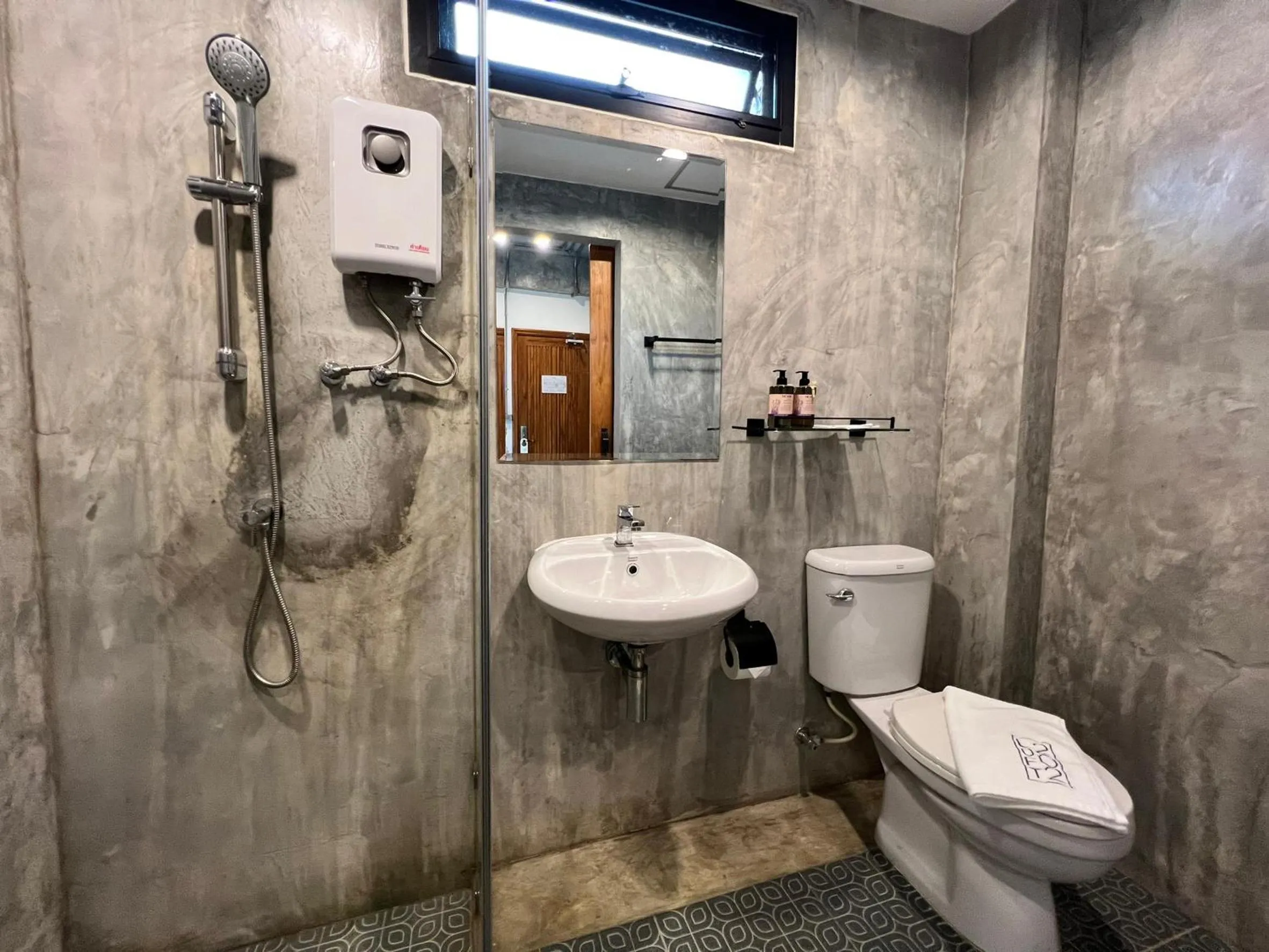 Toilet in Loft 202 Hotel