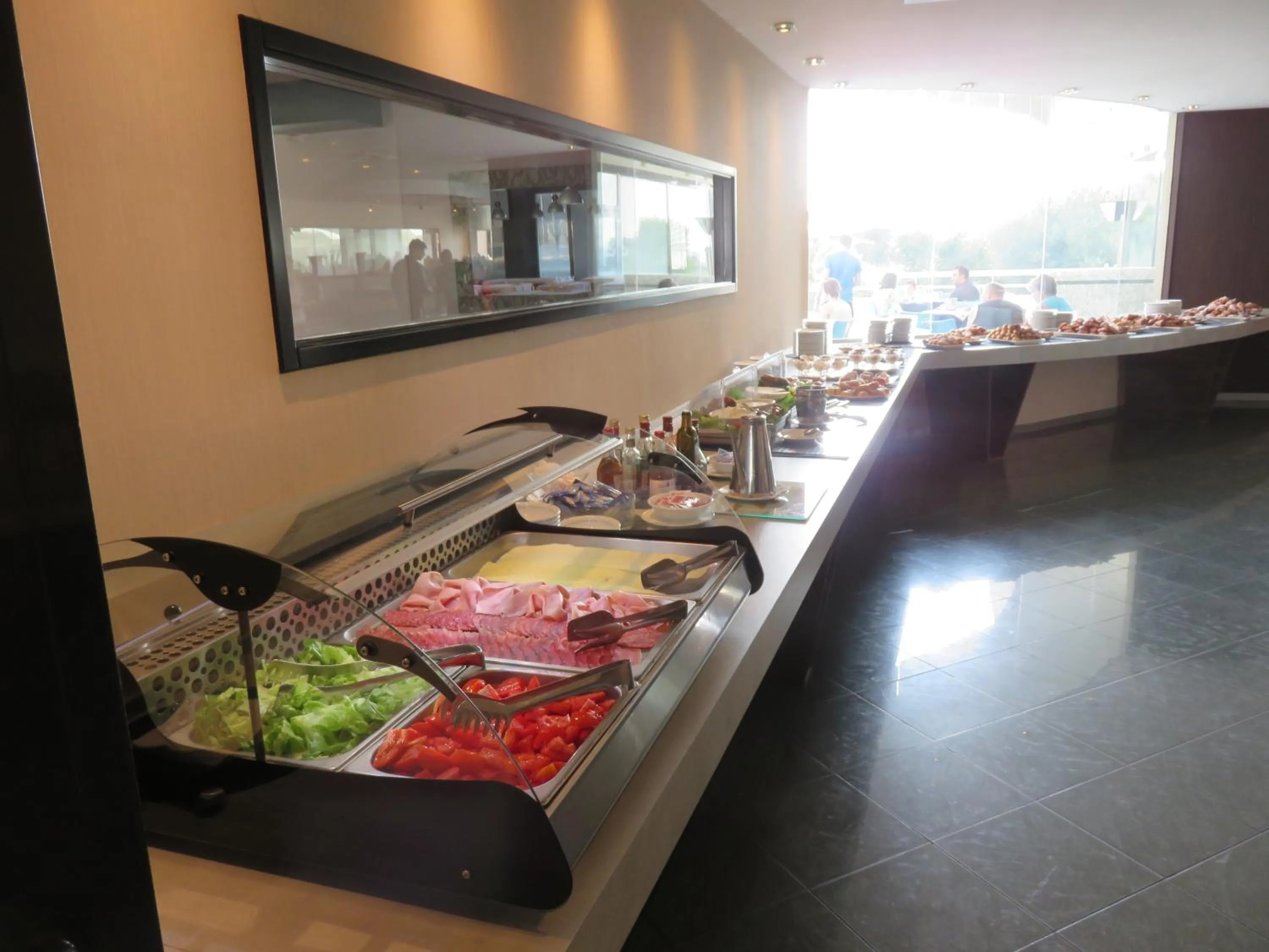 Buffet breakfast in Waldorf Palace Hotel