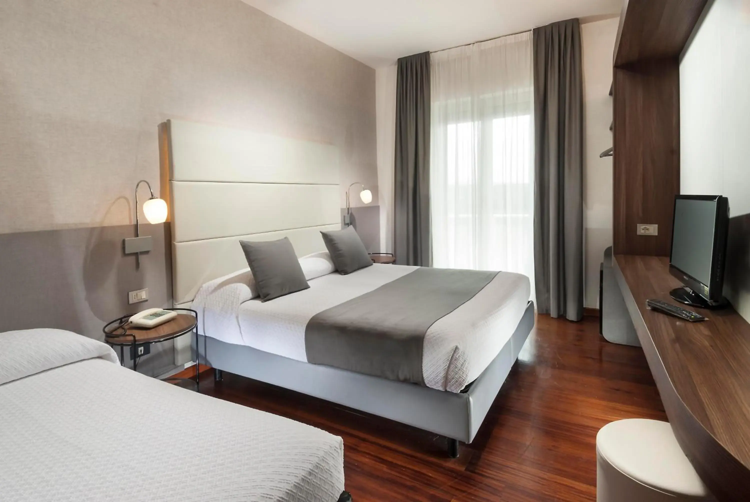 Triple Room in Waldorf Palace Hotel Triple Room in Waldorf Palace Hotel