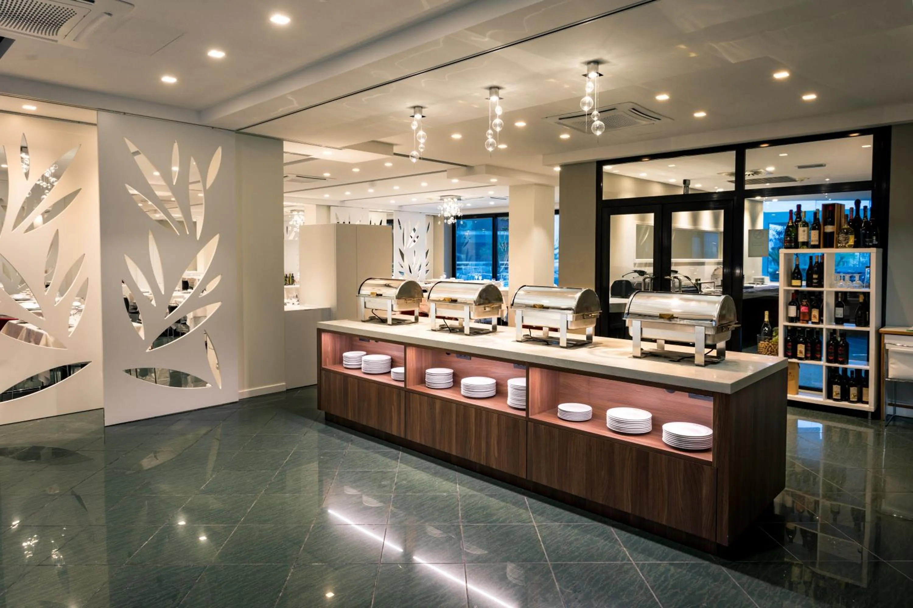 Restaurant/places to eat in Waldorf Palace Hotel