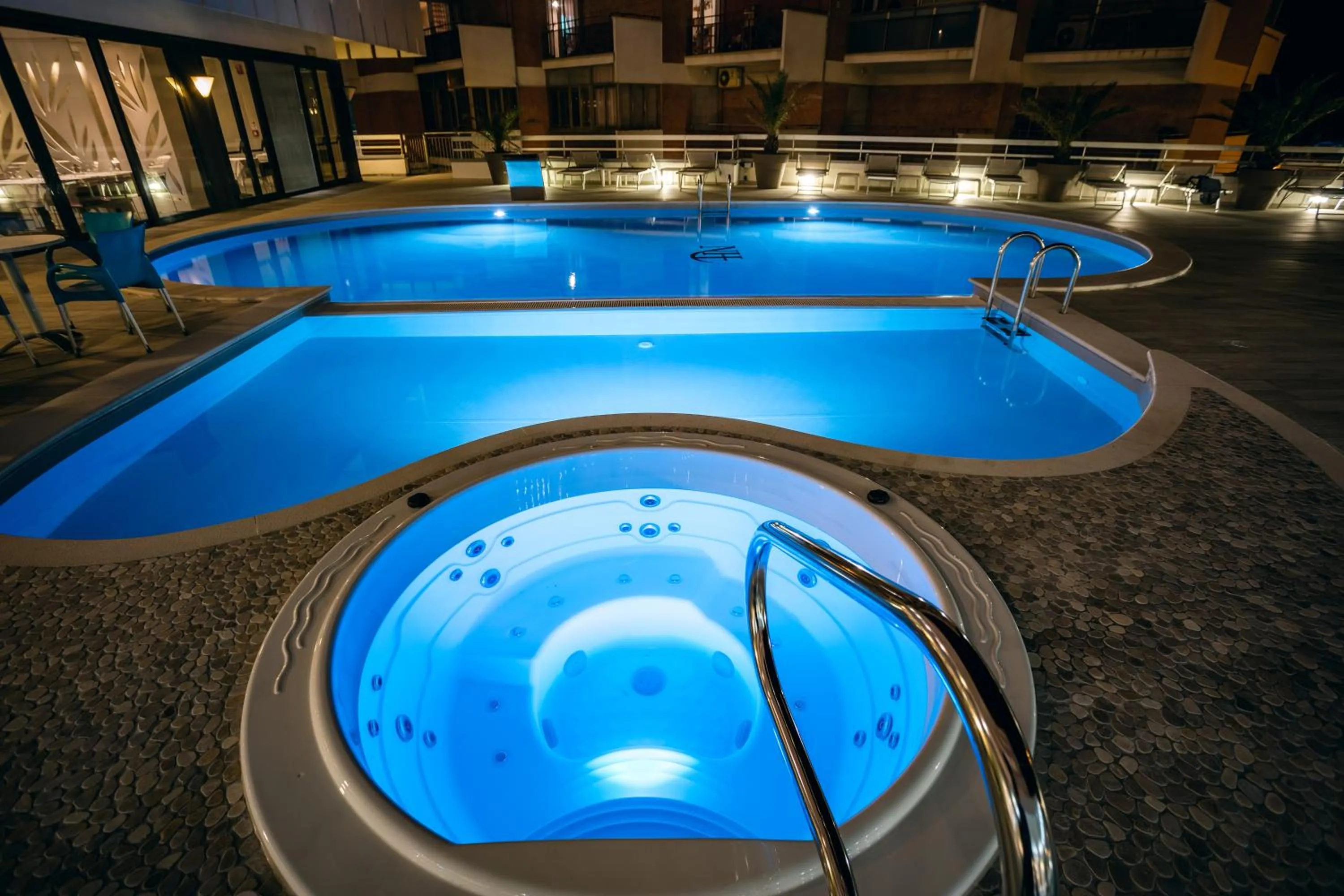 Swimming pool in Waldorf Palace Hotel