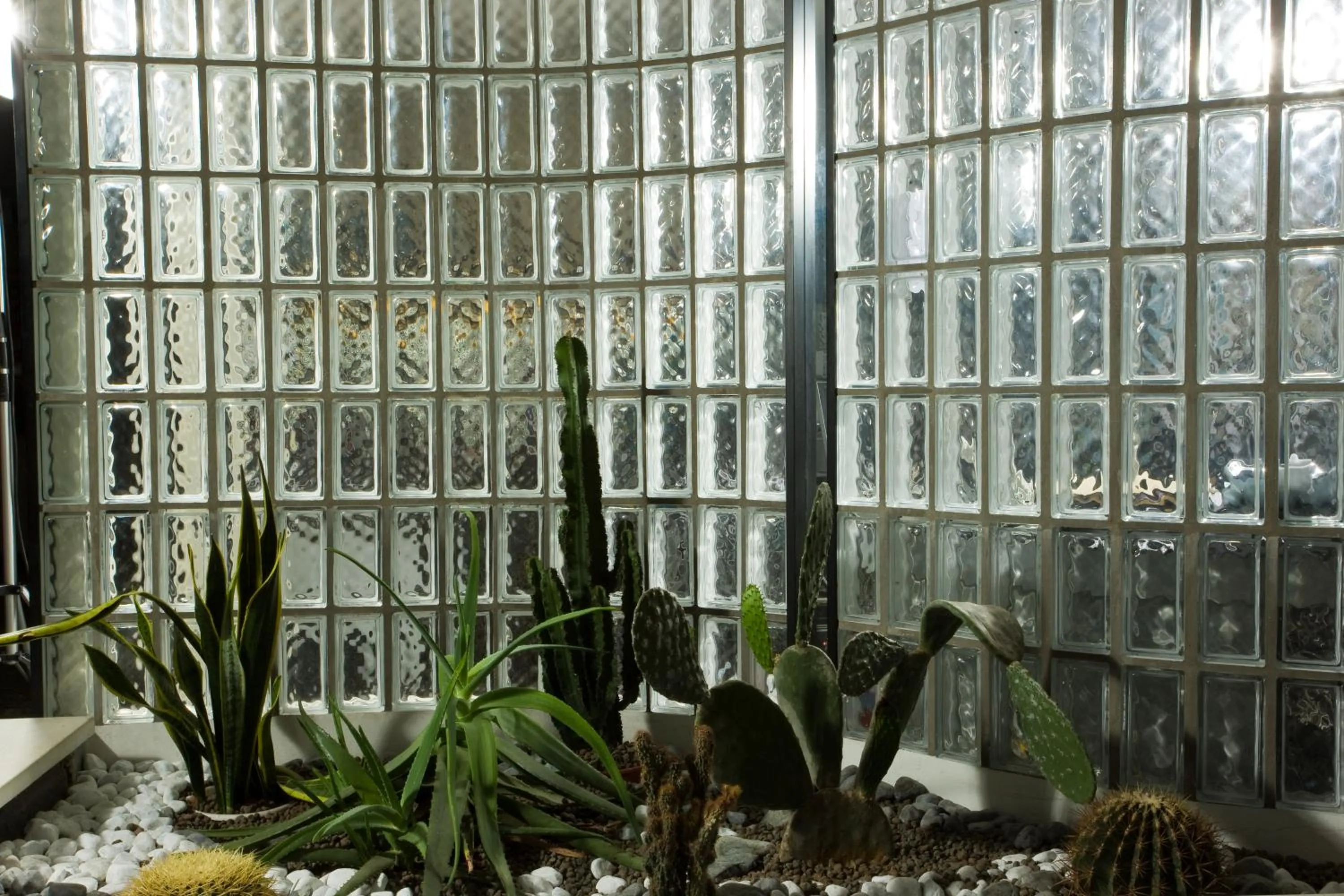 Decorative detail in Waldorf Palace Hotel