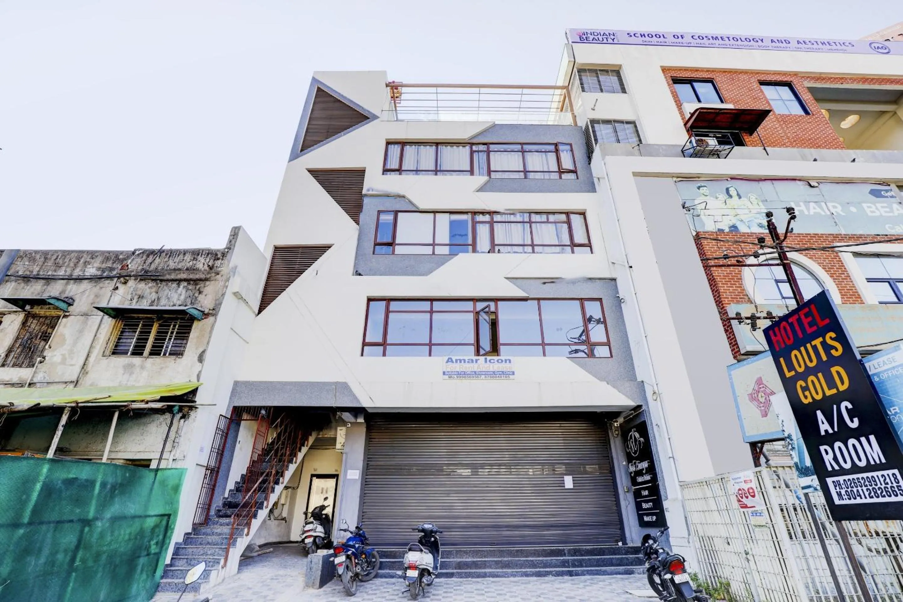 Facade/entrance in Collection O Lotus Gold