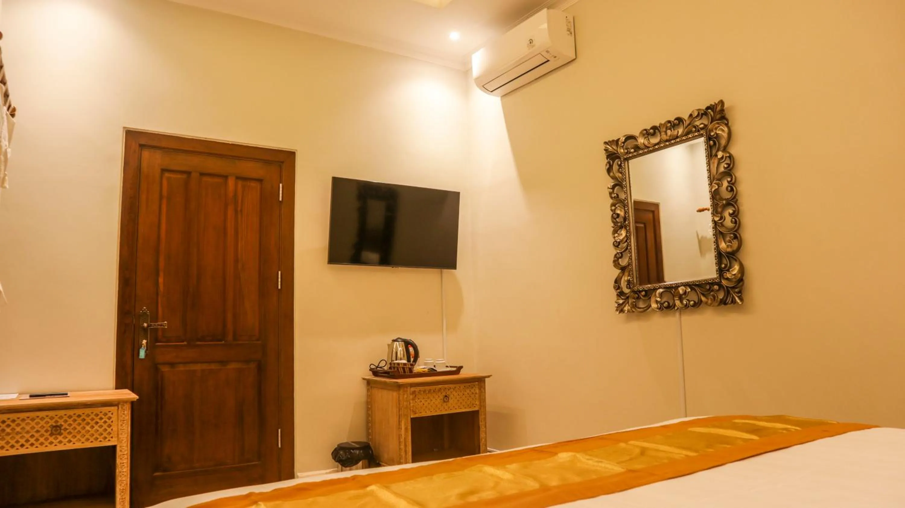 TV and multimedia, Bed in Omah Siliran Heritage