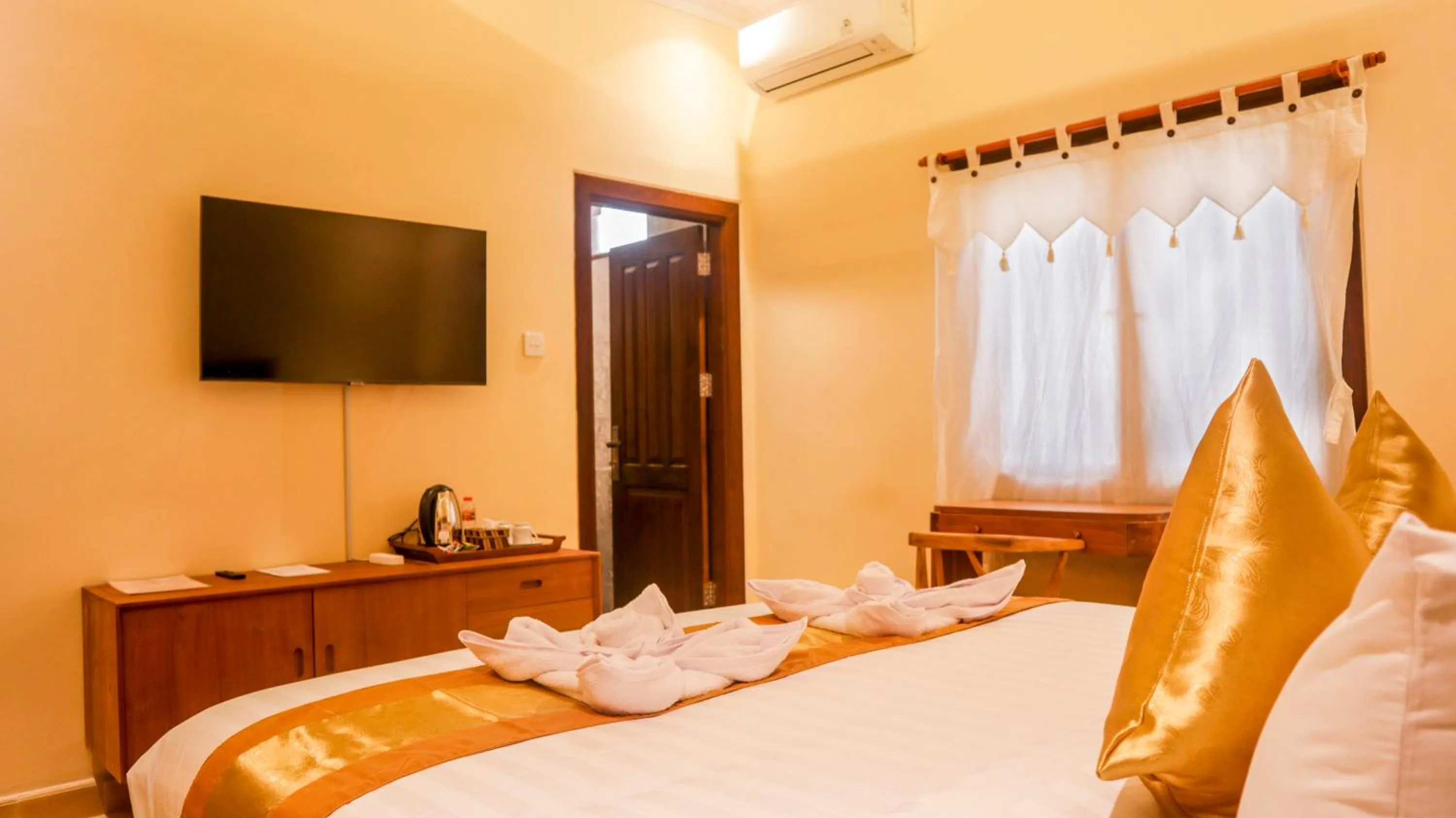 Photo of the whole room, Bed in Omah Siliran Heritage