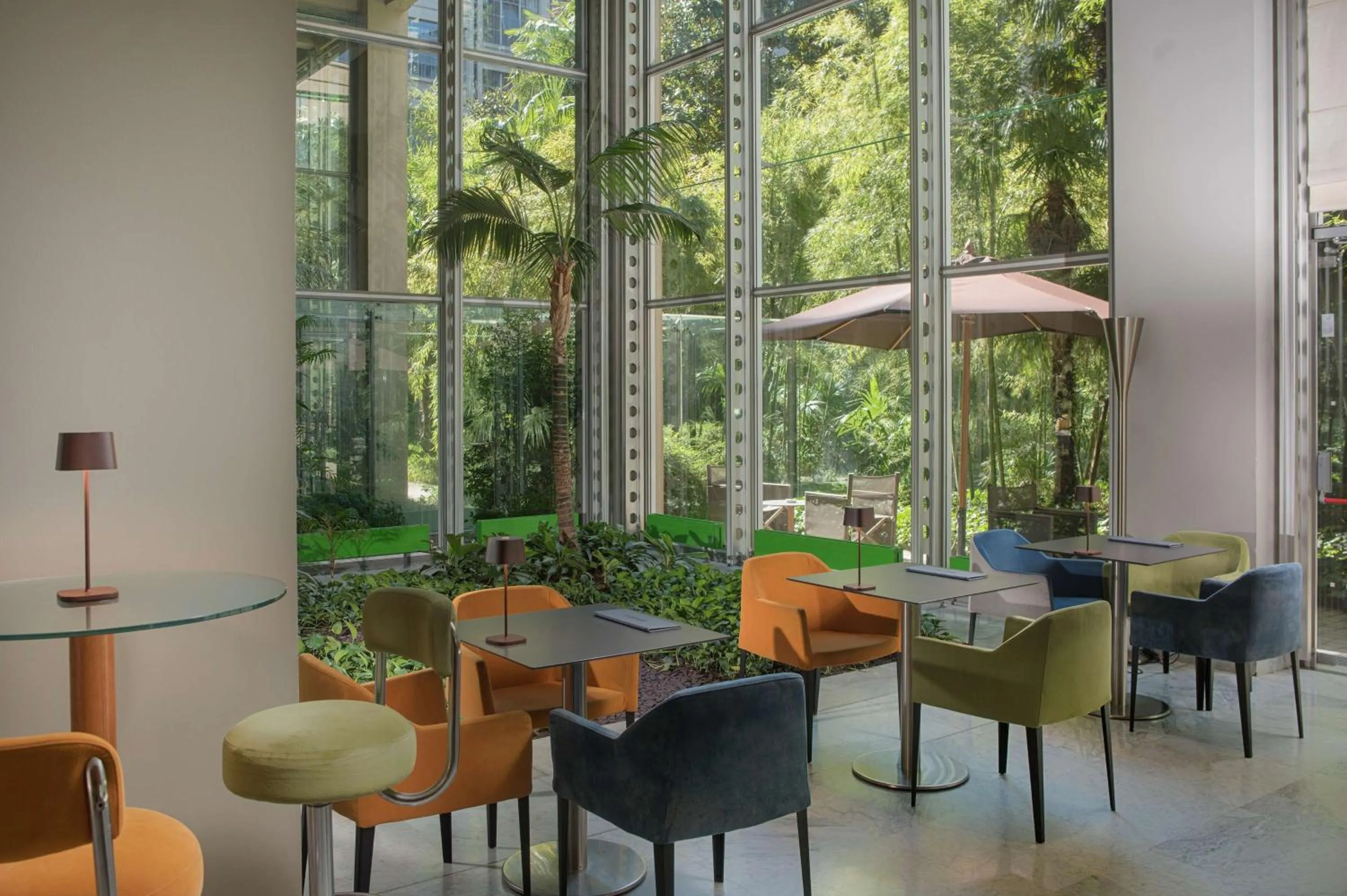 Lounge or bar in NH Torino Lingotto Congress