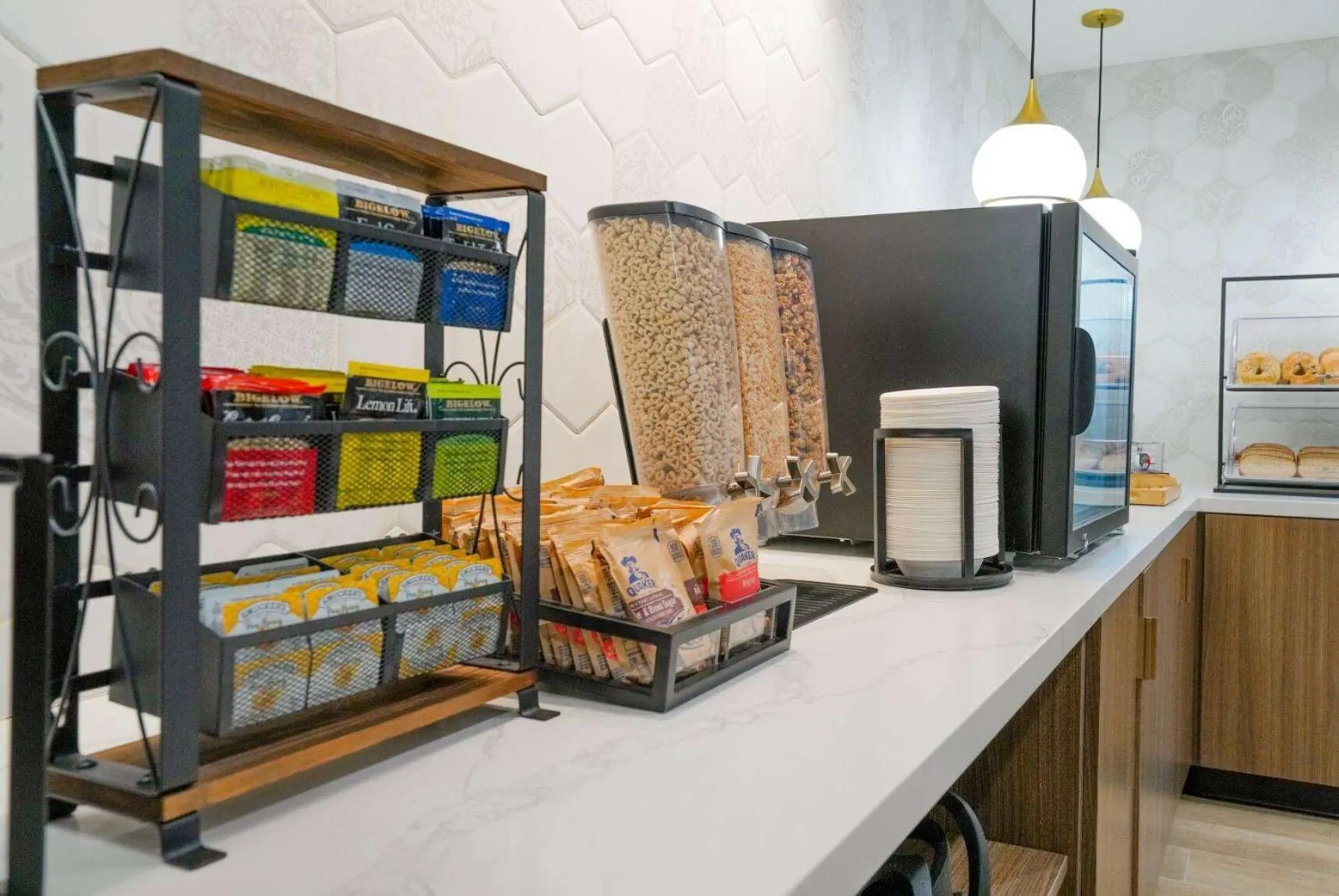 Breakfast in La Quinta Inn & Suites by Wyndham Santa Cruz