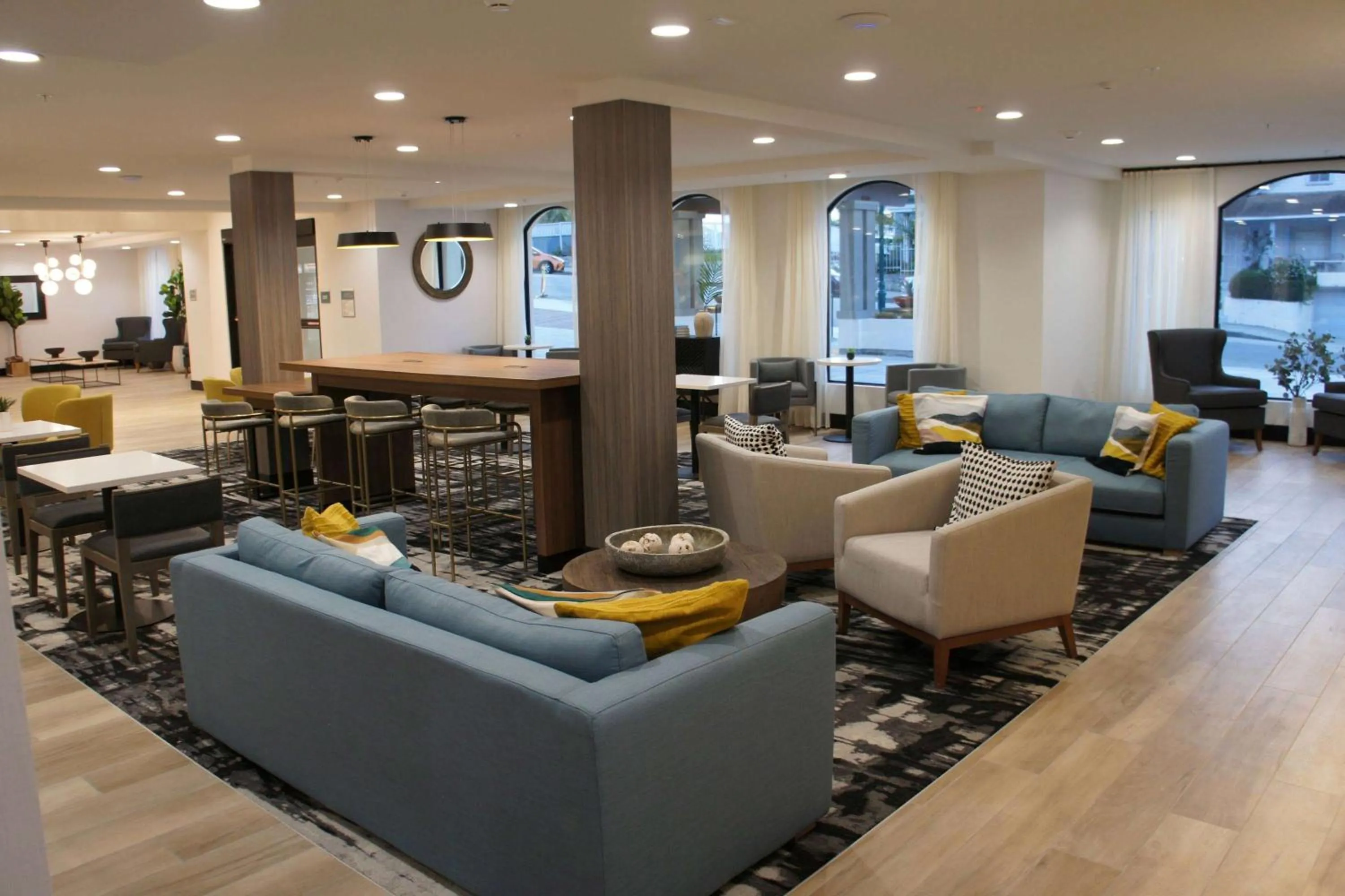 Lobby or reception in La Quinta Inn & Suites by Wyndham Santa Cruz