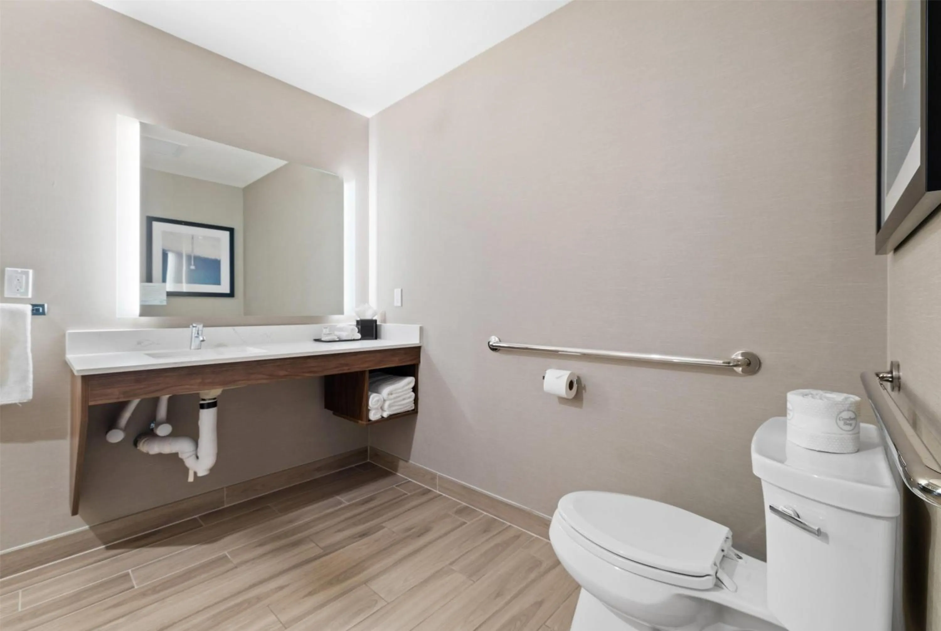 Photo of the whole room in La Quinta Inn & Suites by Wyndham Santa Cruz