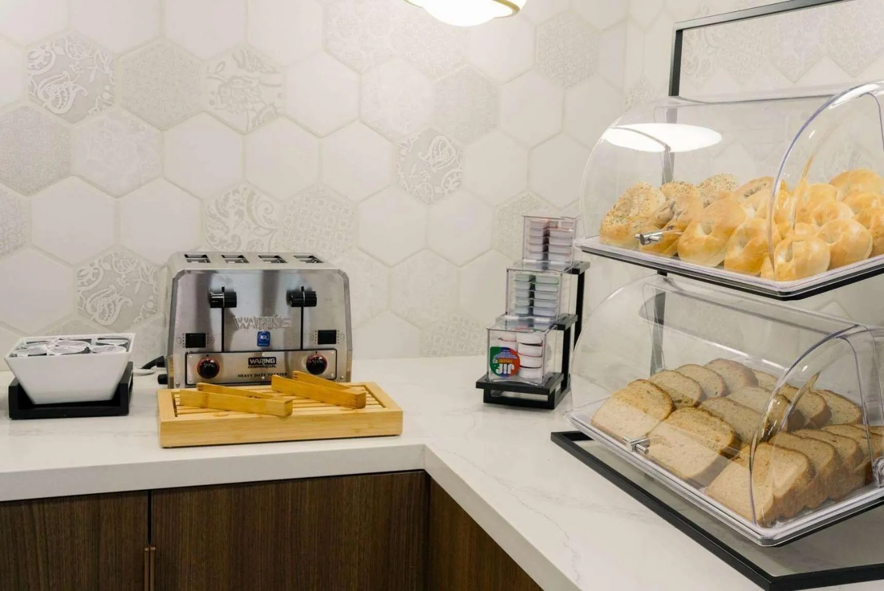 Breakfast in La Quinta Inn & Suites by Wyndham Santa Cruz