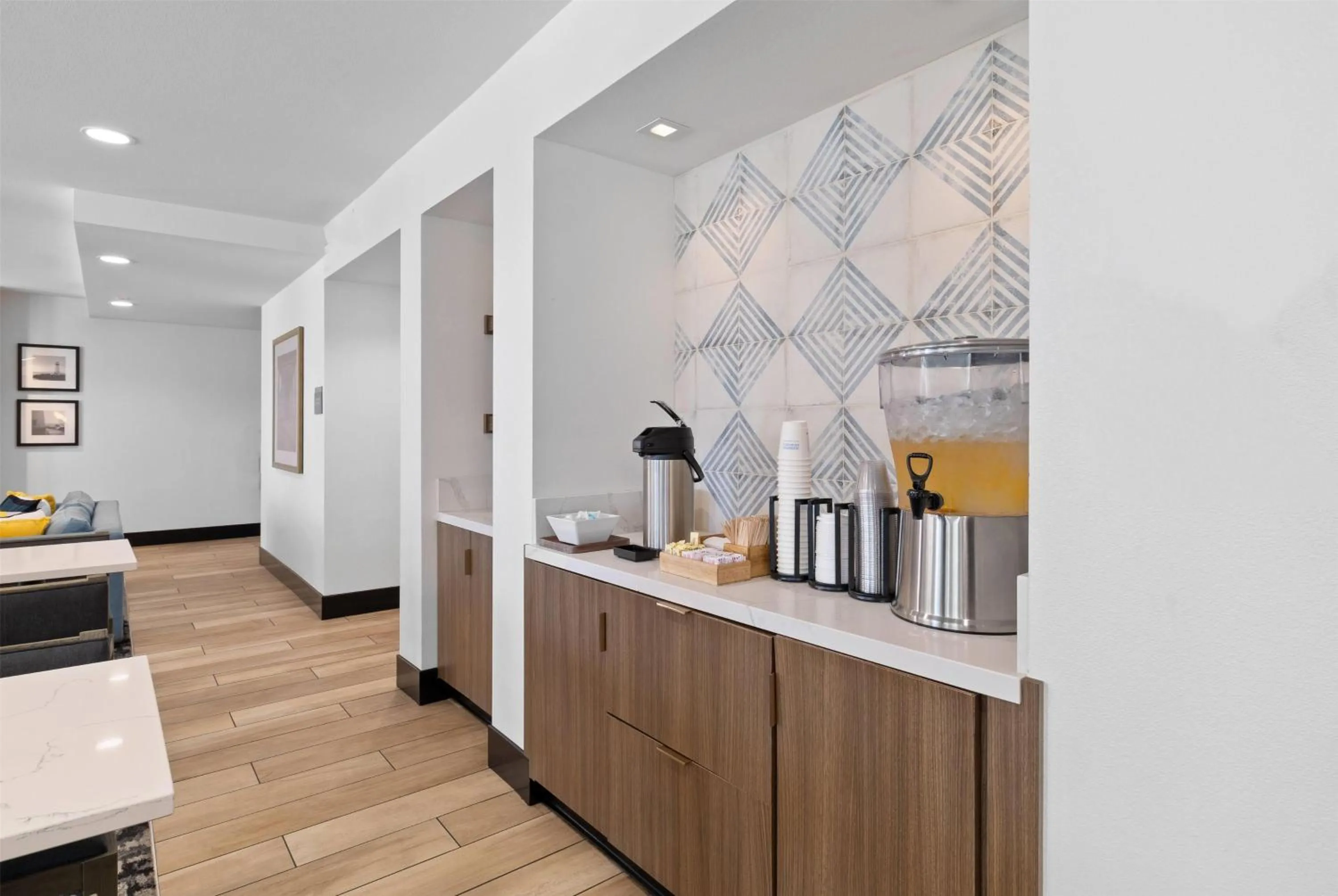 Lobby or reception in La Quinta Inn & Suites by Wyndham Santa Cruz