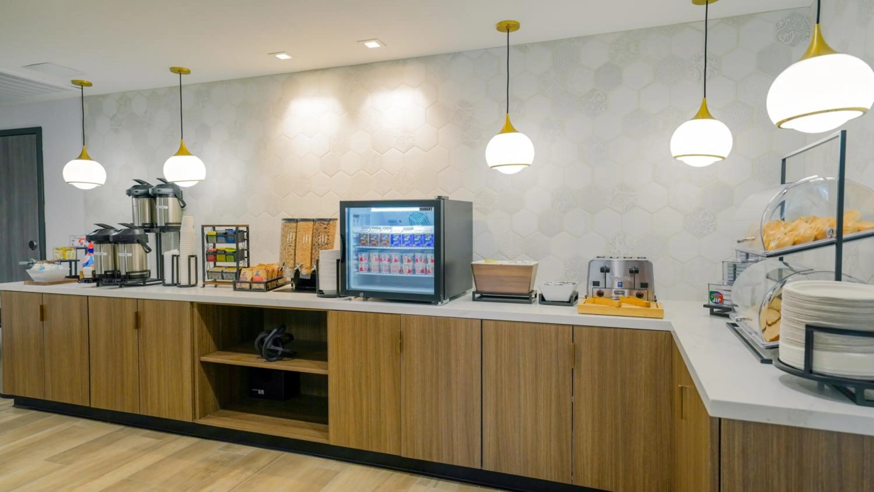 Food and drinks in La Quinta Inn & Suites by Wyndham Santa Cruz