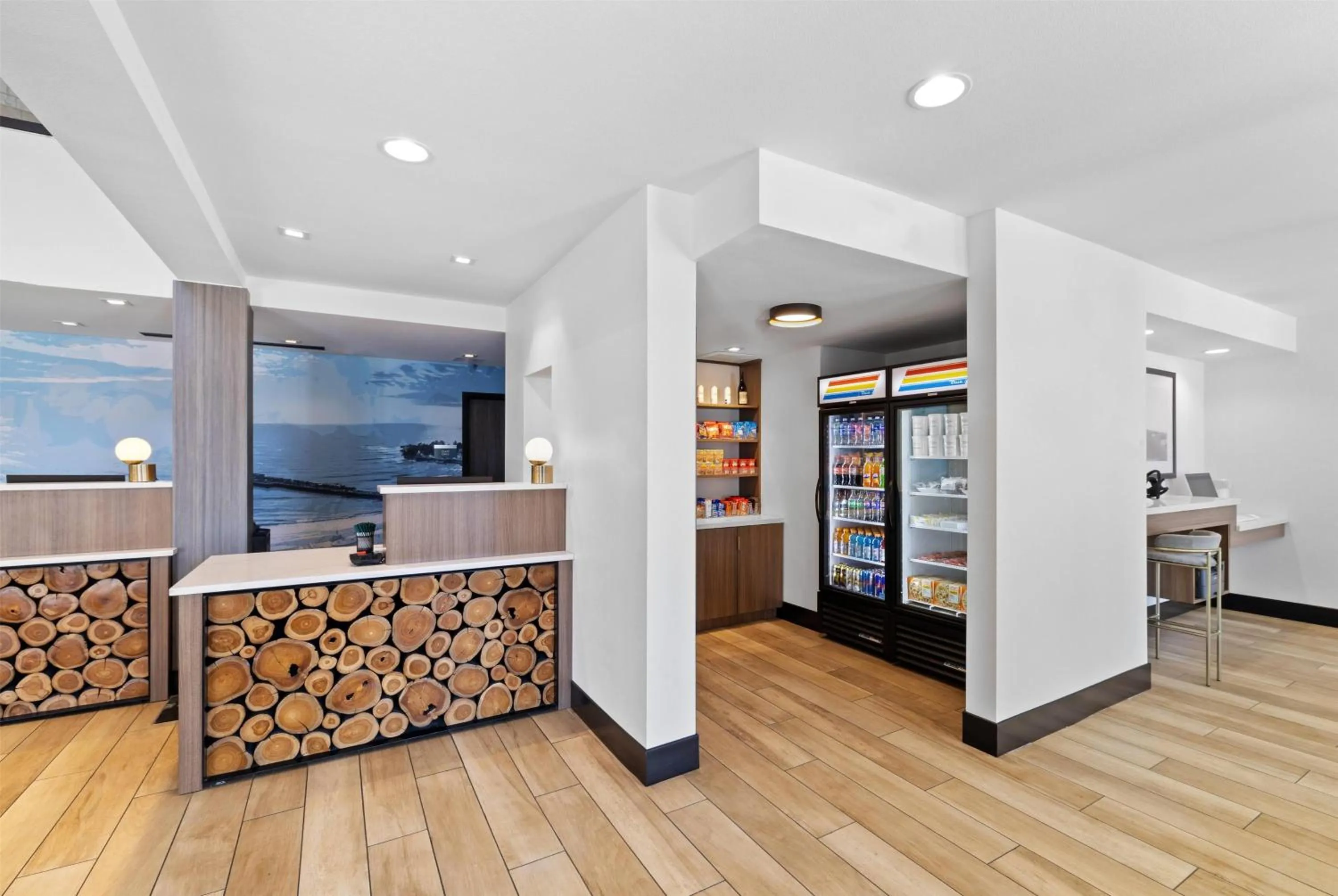 Lobby or reception in La Quinta Inn & Suites by Wyndham Santa Cruz