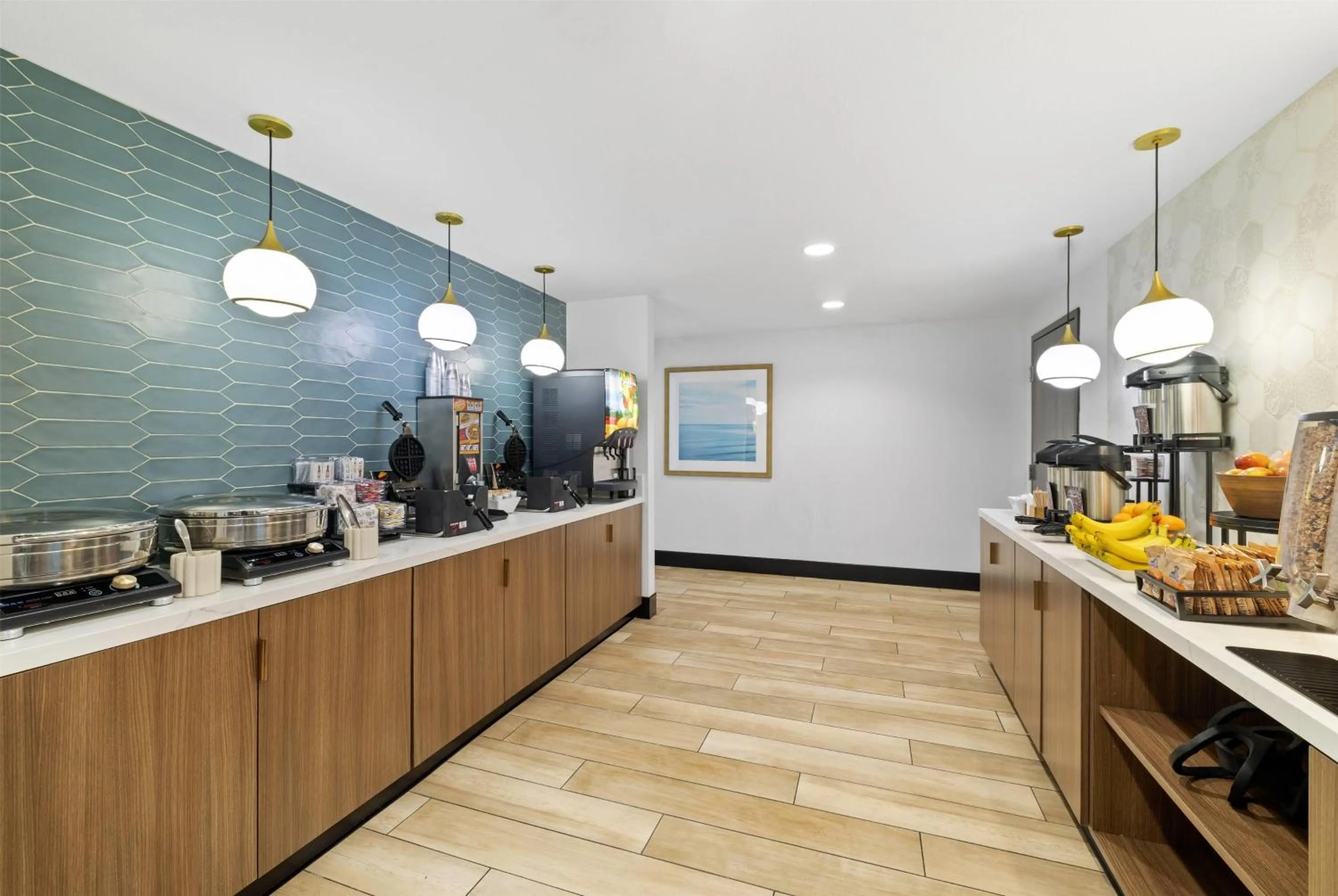 Breakfast in La Quinta Inn & Suites by Wyndham Santa Cruz