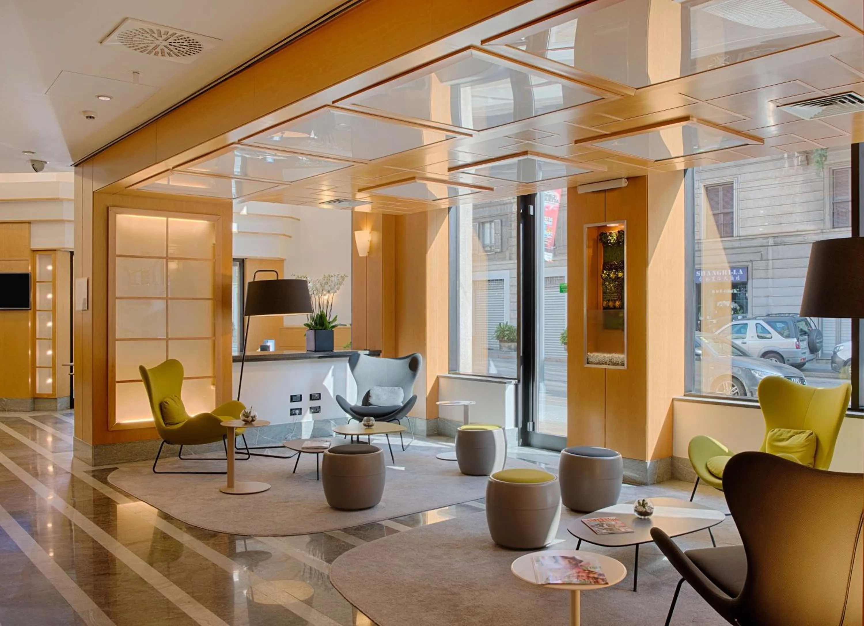 Lobby or reception in NH Milano Machiavelli
