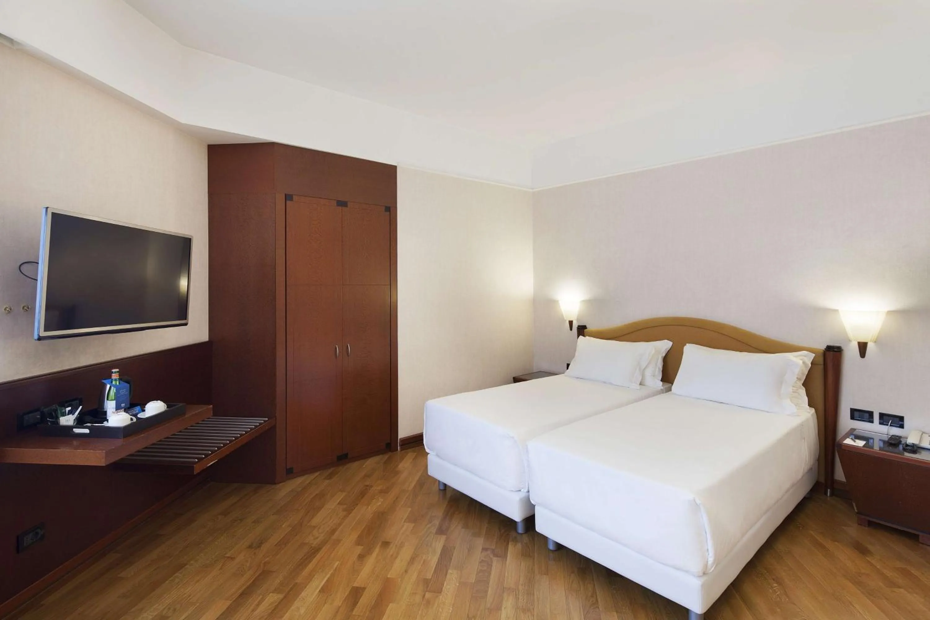 Photo of the whole room, Bed in NH Milano Machiavelli