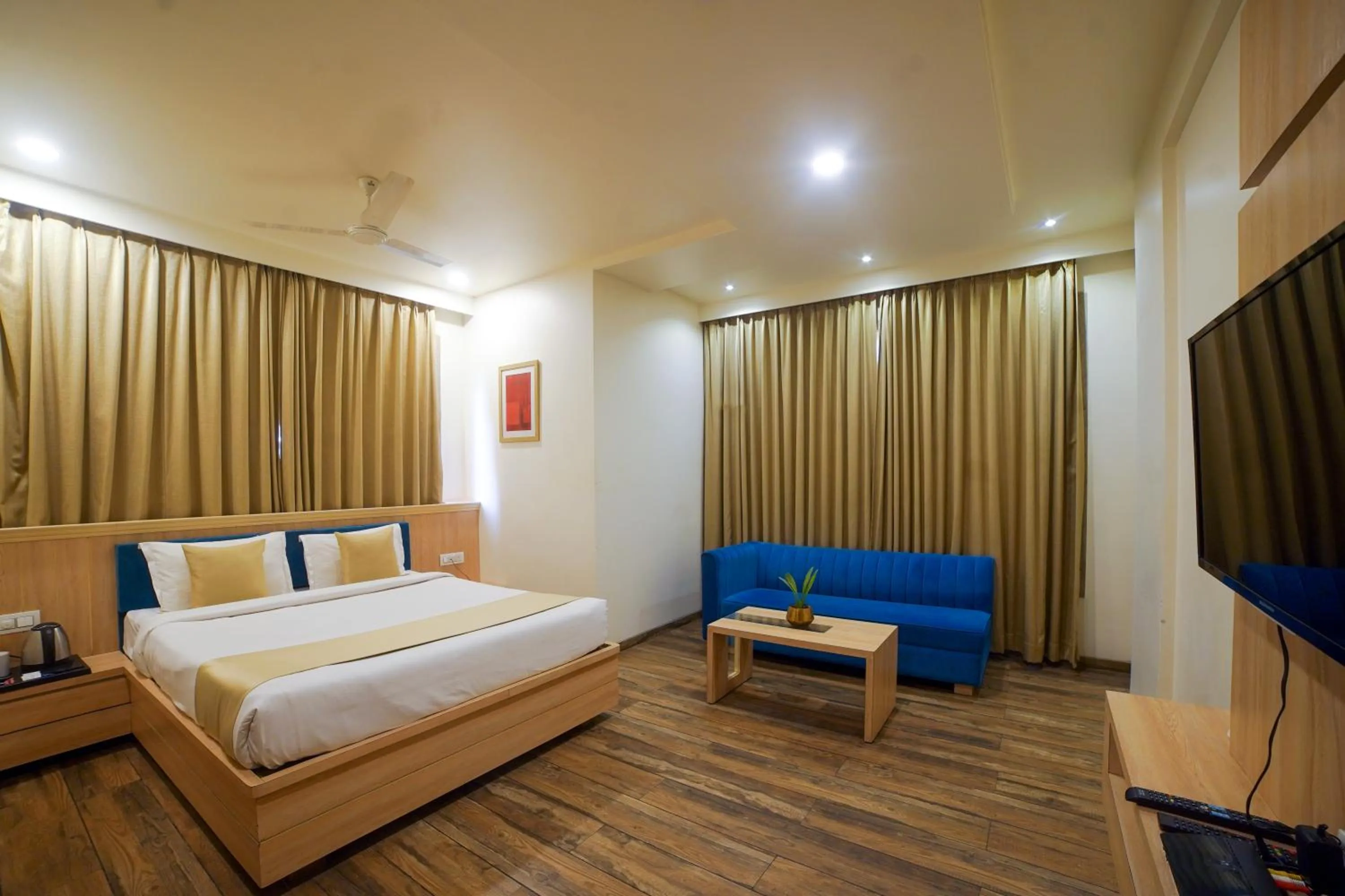 Photo of the whole room in Hotel Centre Park Bhopal