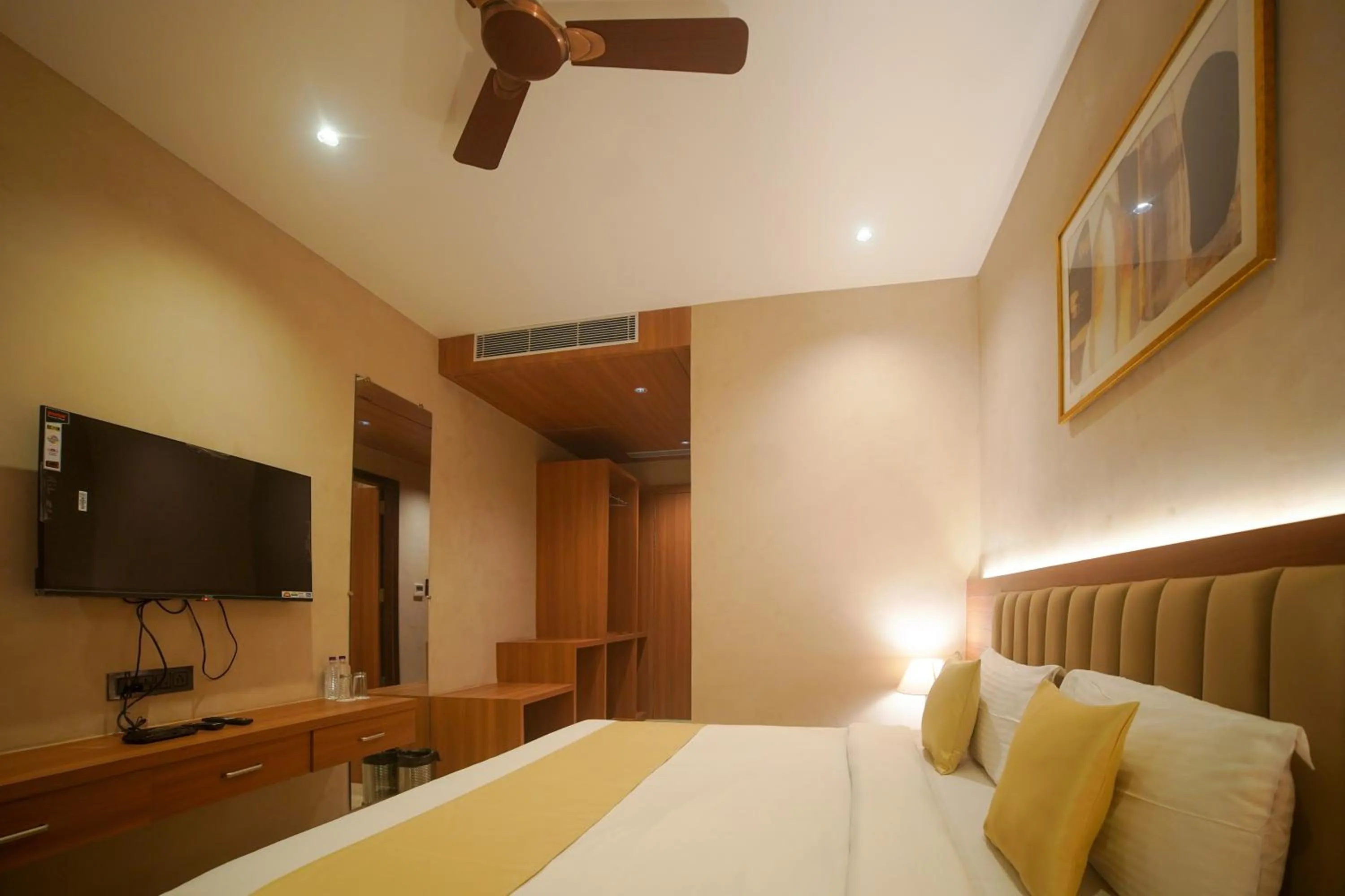 Photo of the whole room in Hotel Centre Park Bhopal