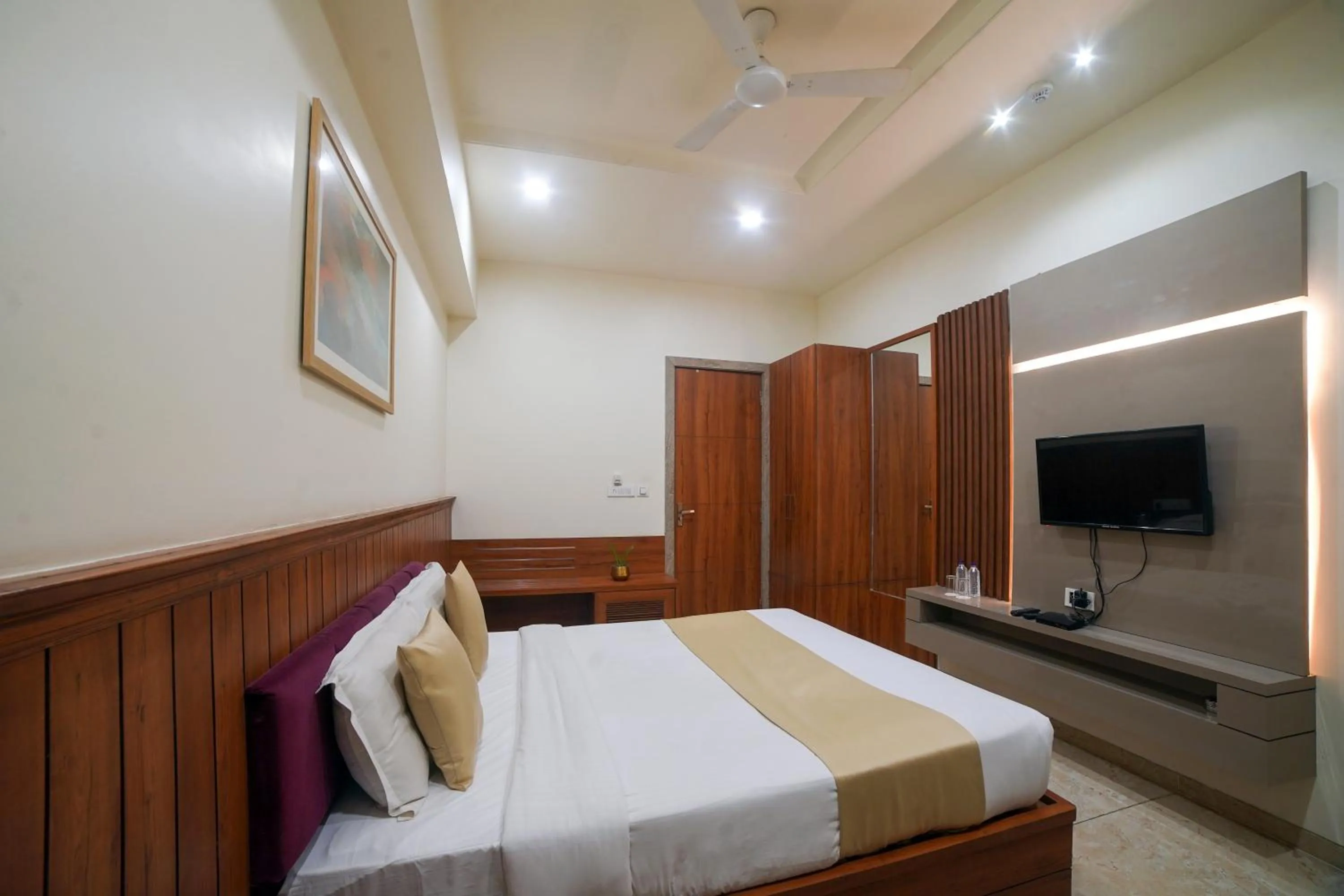 Bed in Hotel Centre Park Bhopal