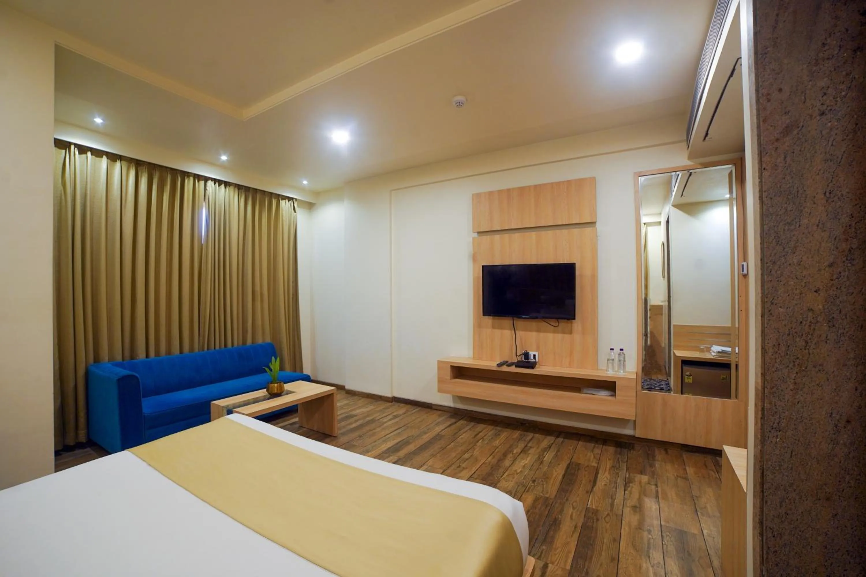 Photo of the whole room in Hotel Centre Park Bhopal