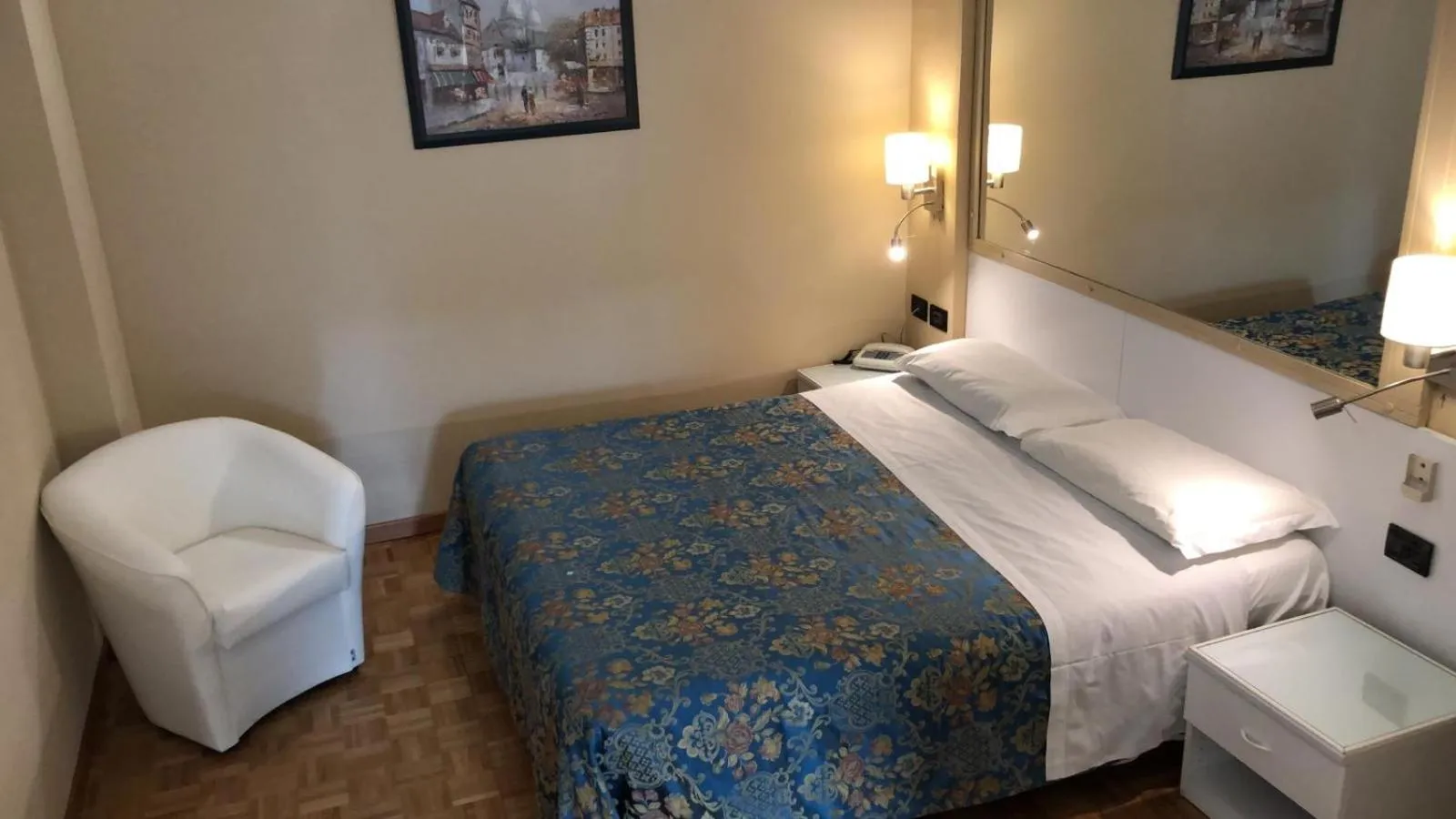 Bedroom, Bed in Artua'&Solferino