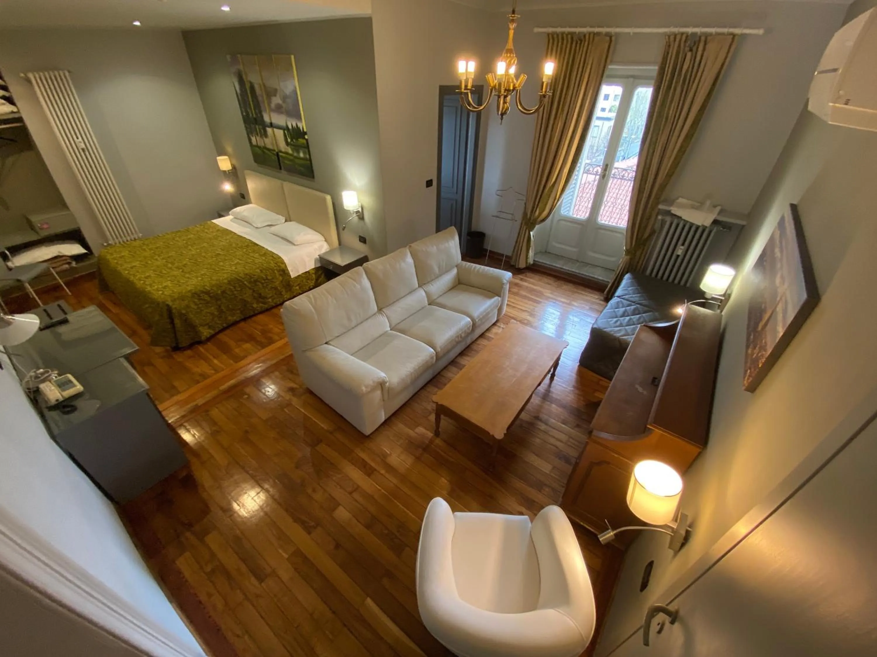 Bedroom, Bed in Artua'&Solferino