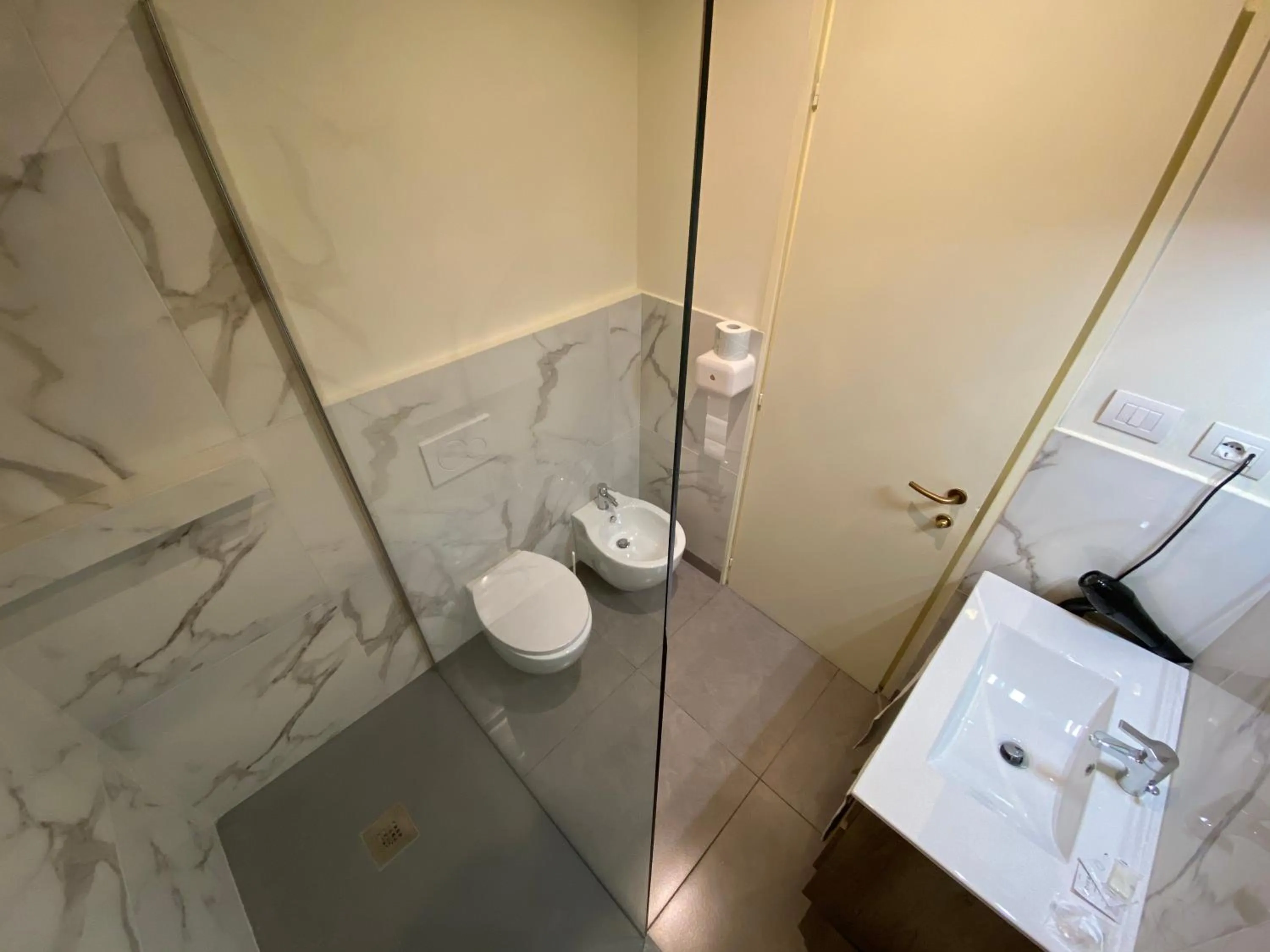 Shower in Artua'&Solferino