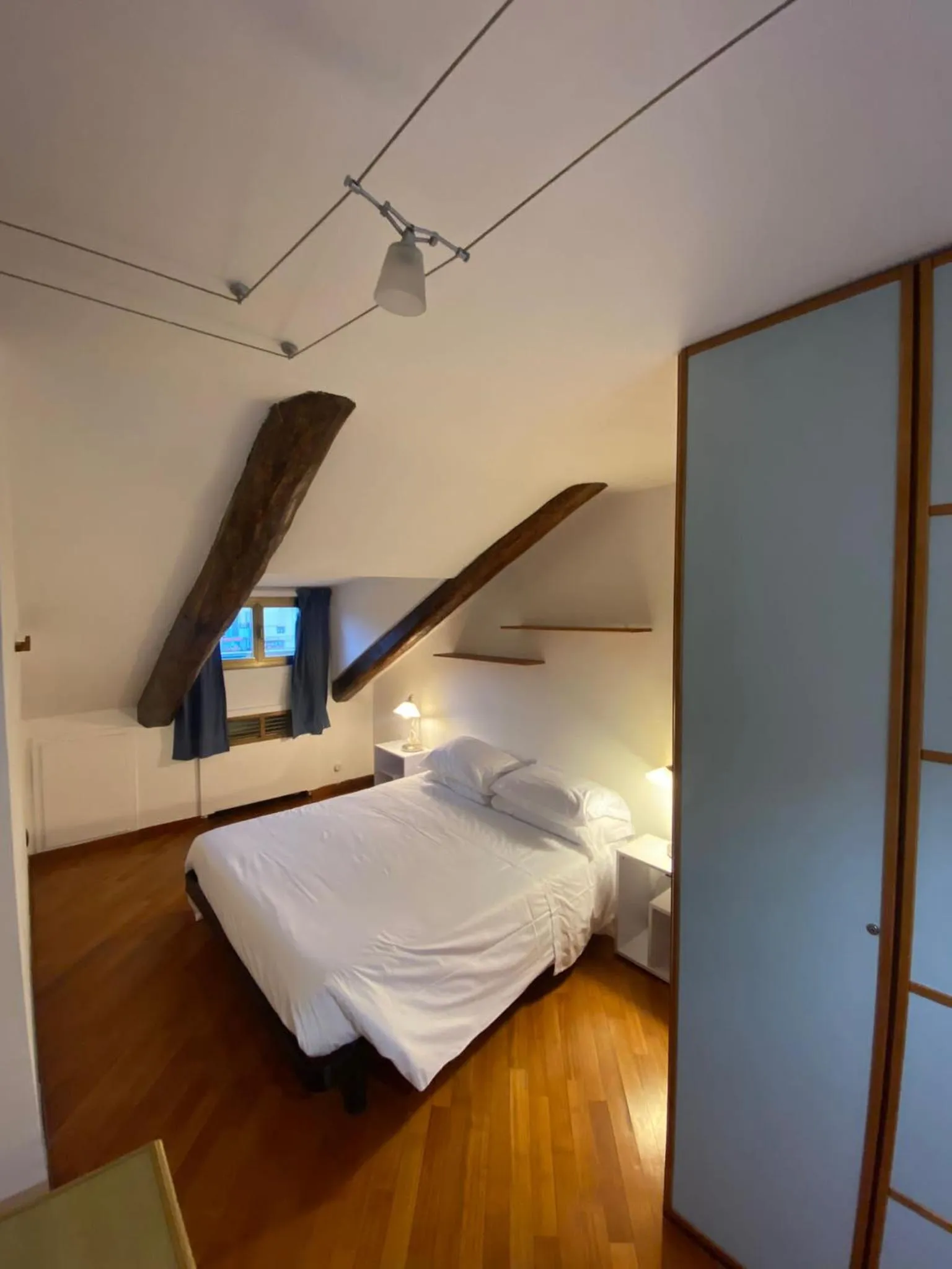 Shower, Bed in Artua'&Solferino