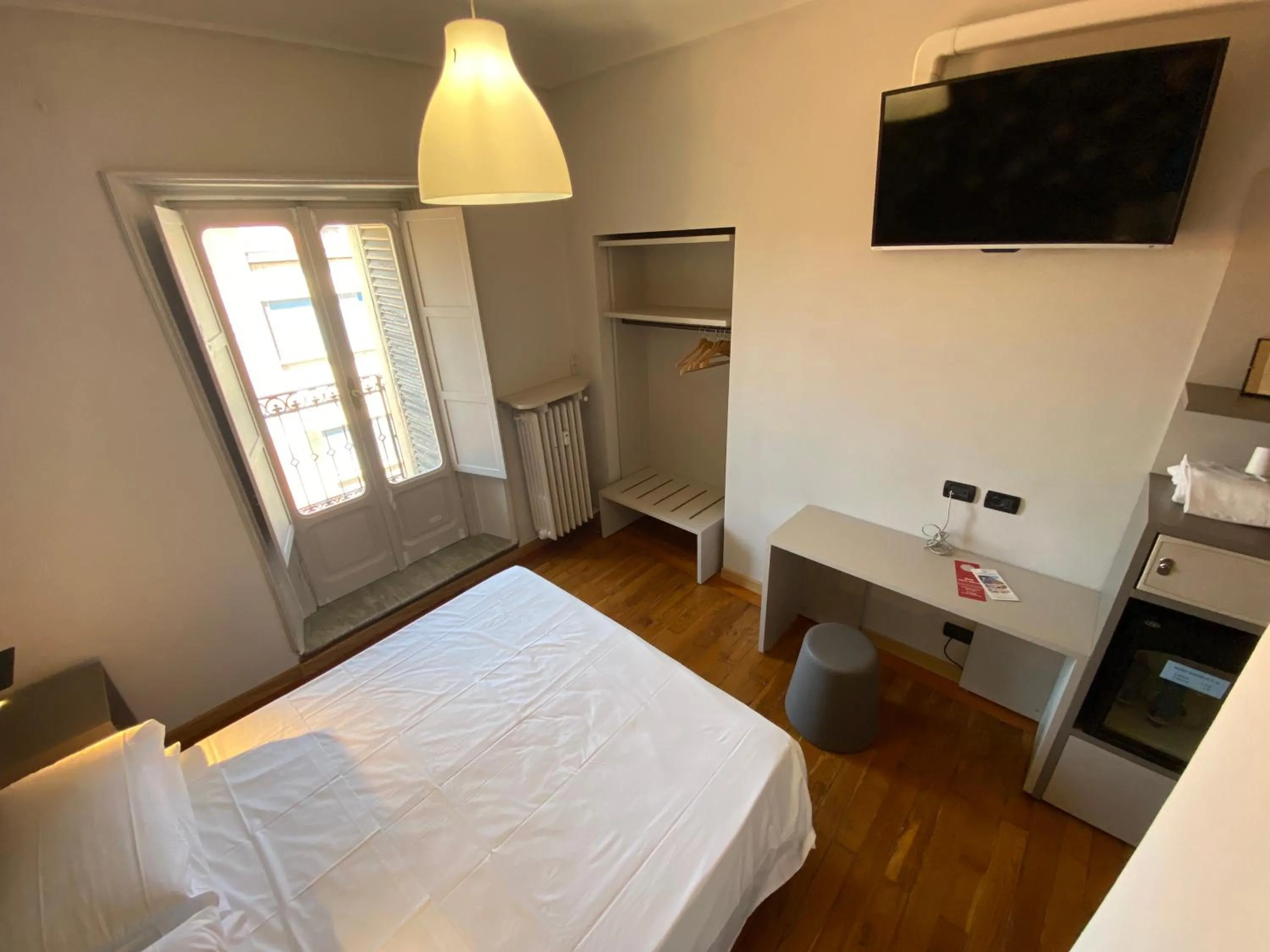 Bedroom, Bed in Artua'&Solferino