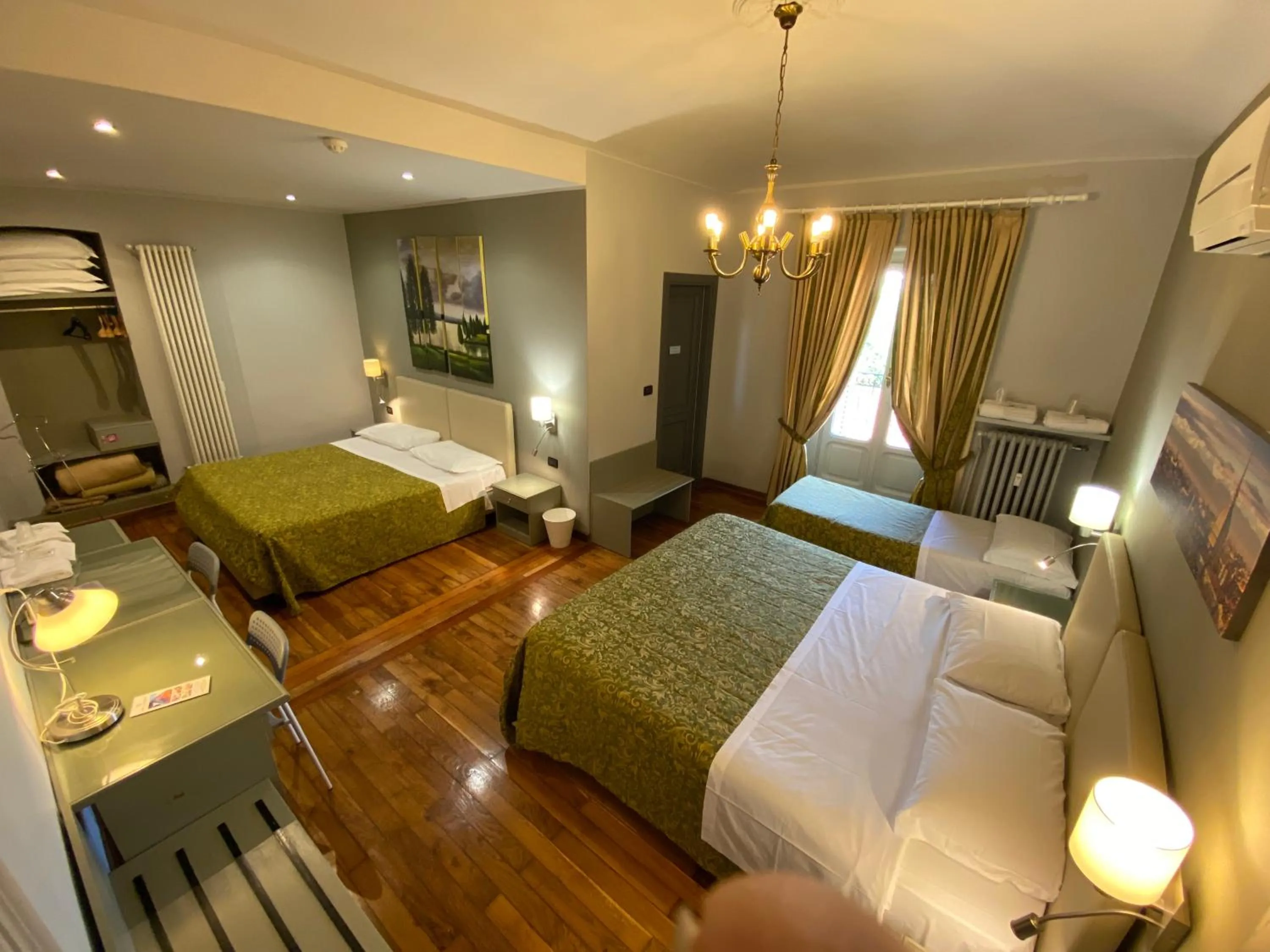 Bedroom, Bed in Artua'&Solferino