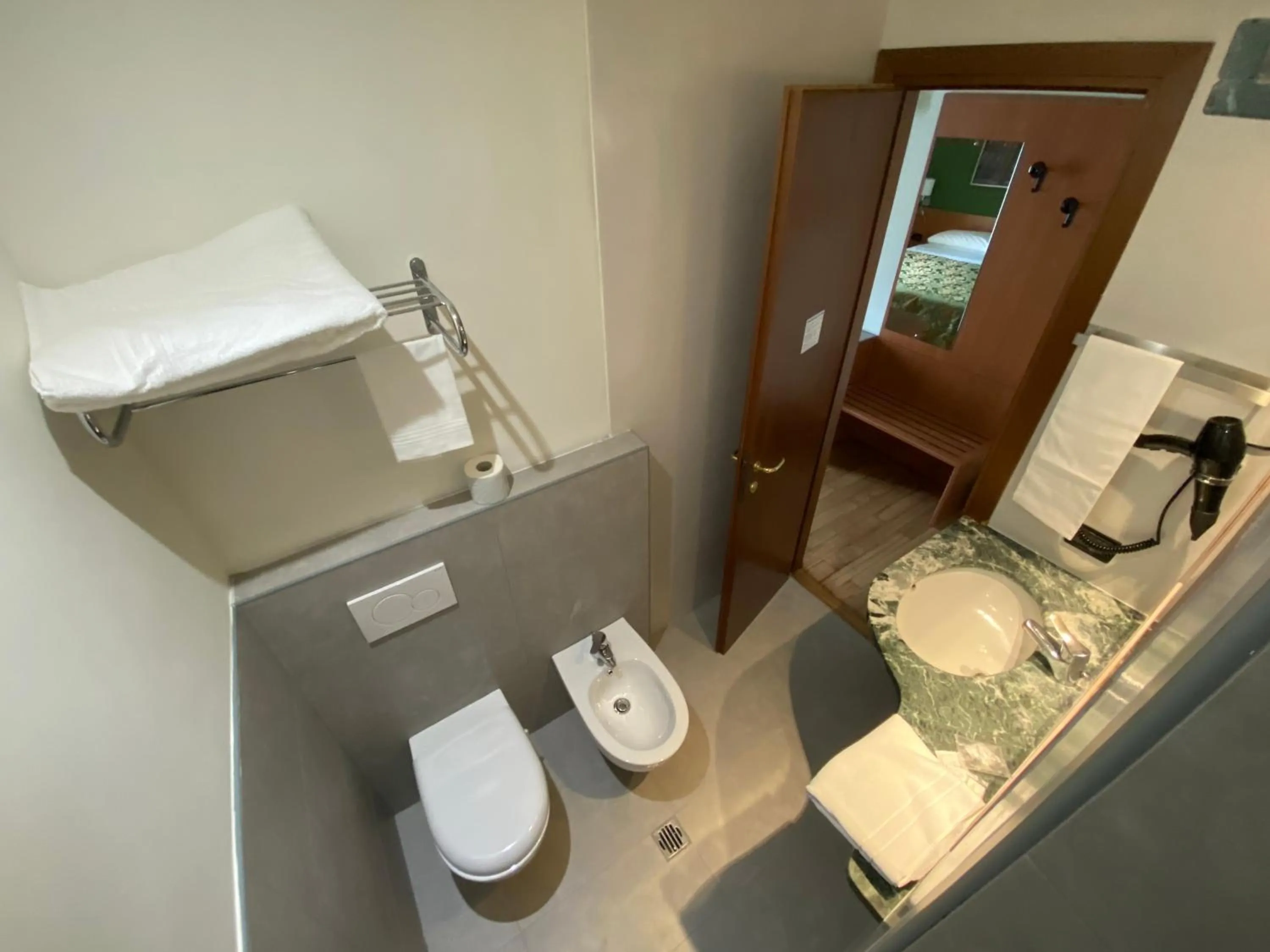 Bathroom in Artua'&Solferino