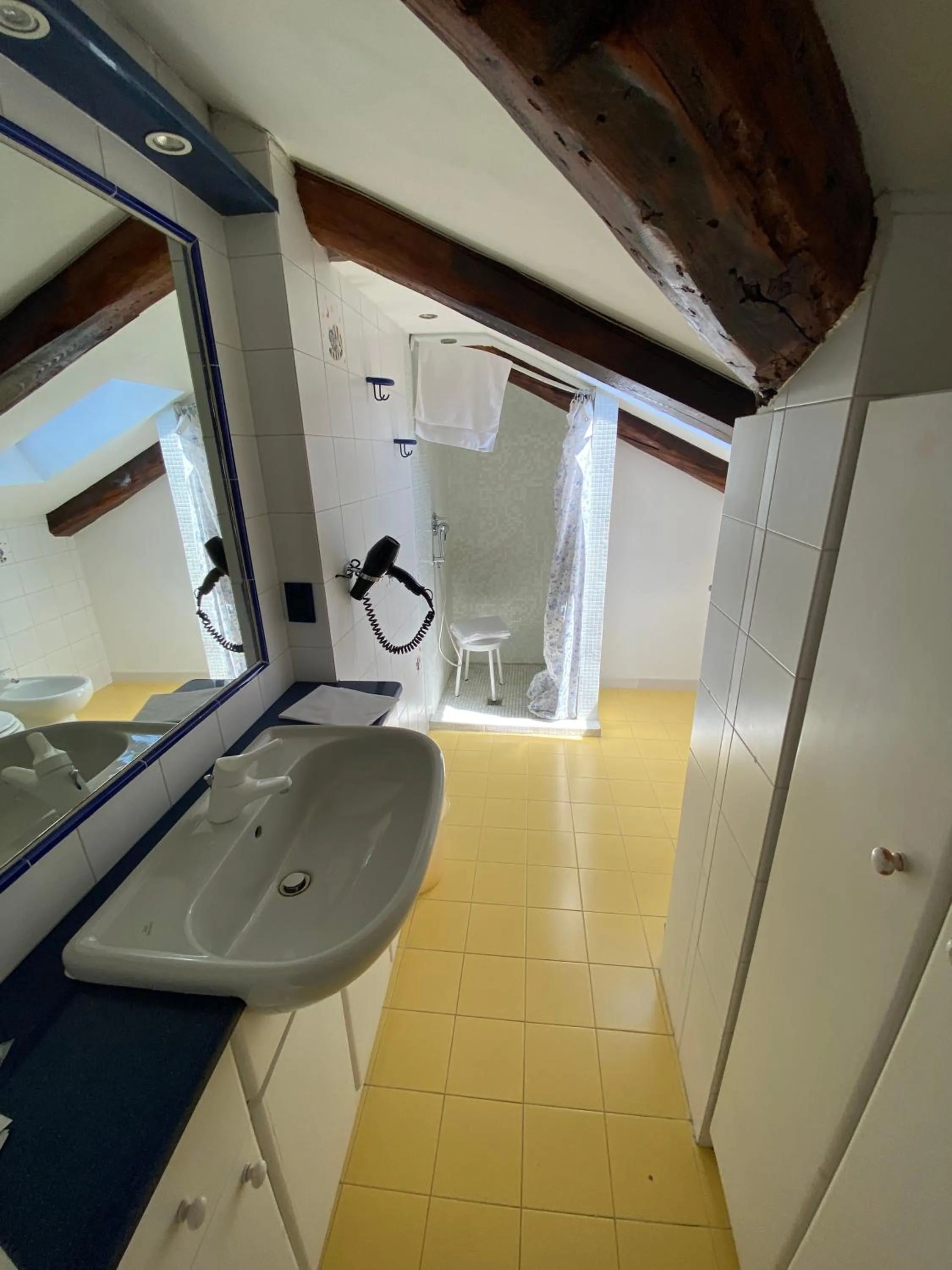 Bathroom in Artua'&Solferino