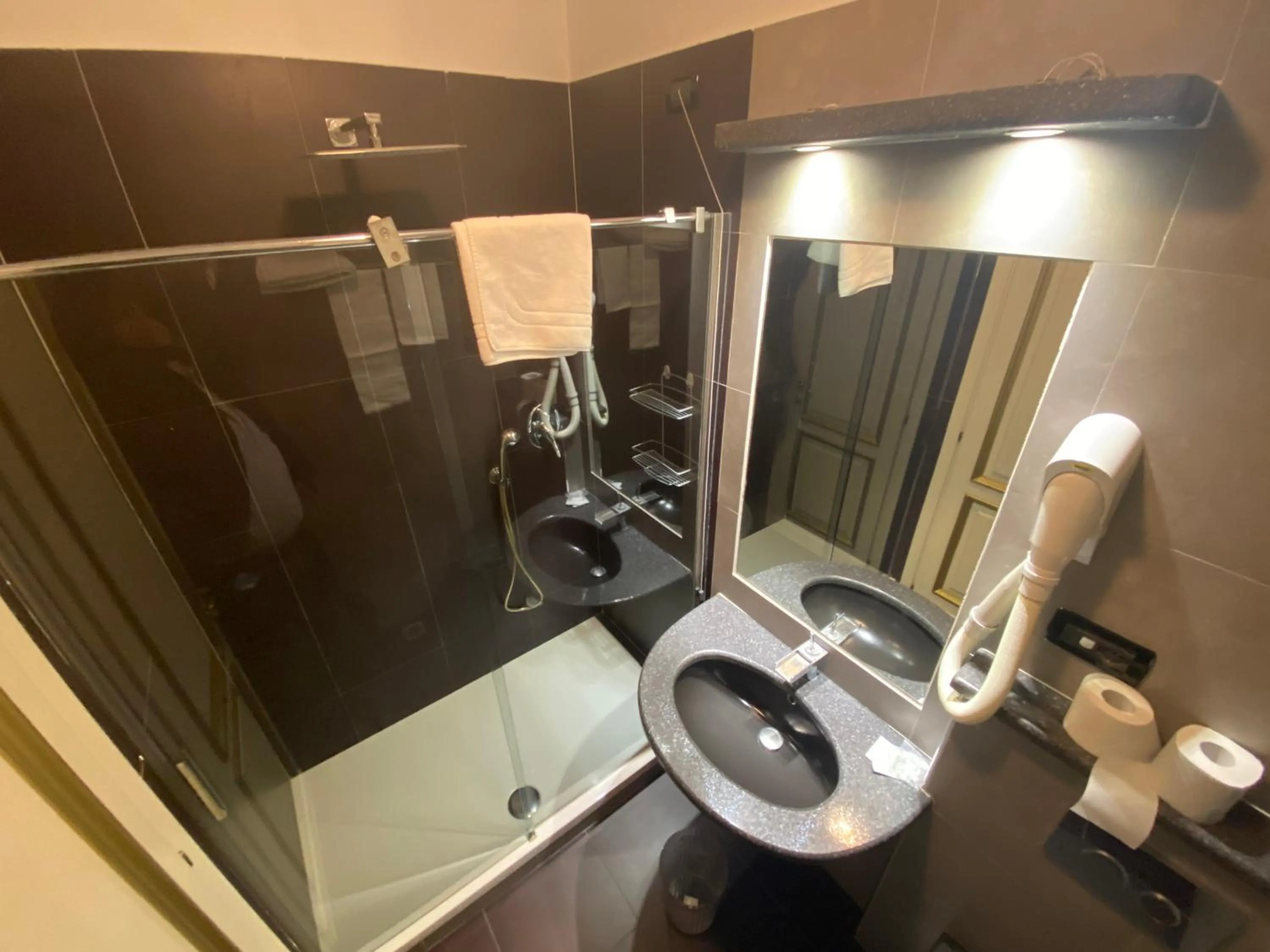 Bathroom in Artua'&Solferino